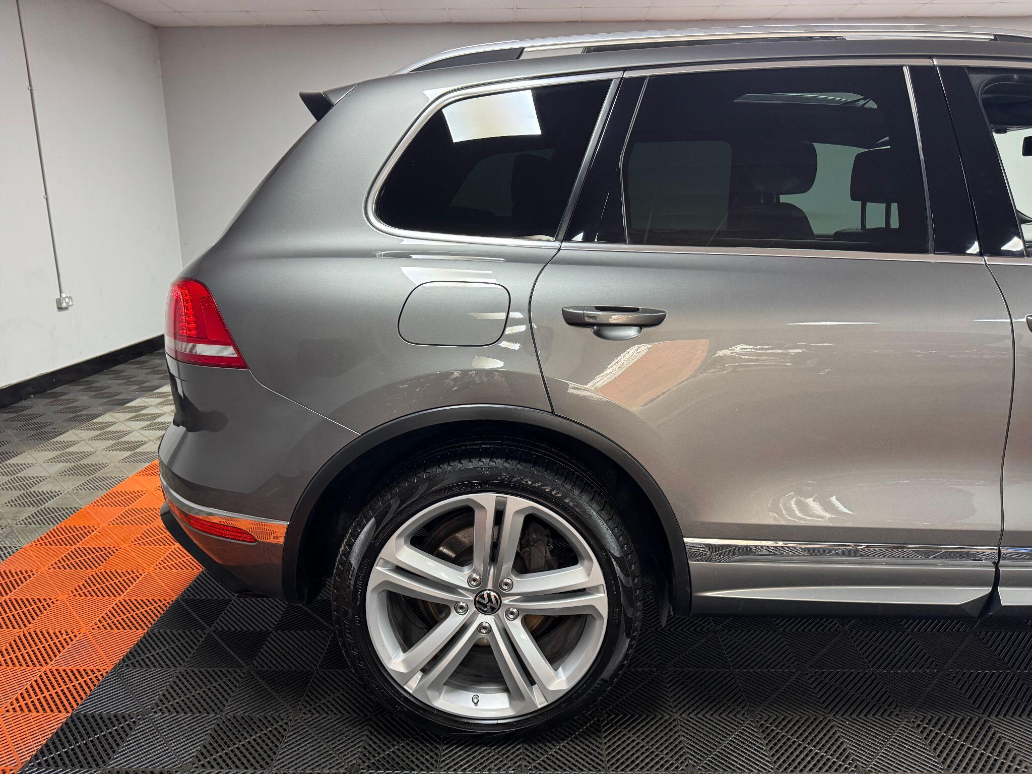 Volkswagen Touareg 3.0 TDI V6 BlueMotion Tech R-Line Tiptronic 4WD Euro 6 (s/s) 5dr 5dr Automatic 2015