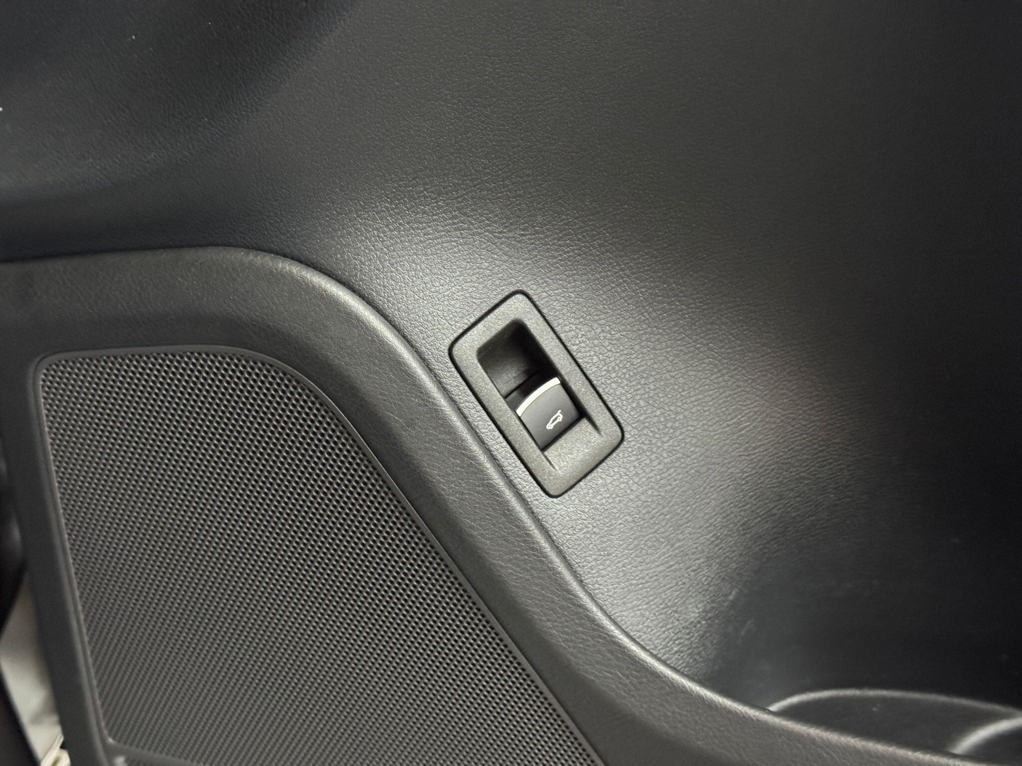 Volkswagen Touareg 3.0 TDI V6 BlueMotion Tech R-Line Tiptronic 4WD Euro 6 (s/s) 5dr 5dr Automatic 2015