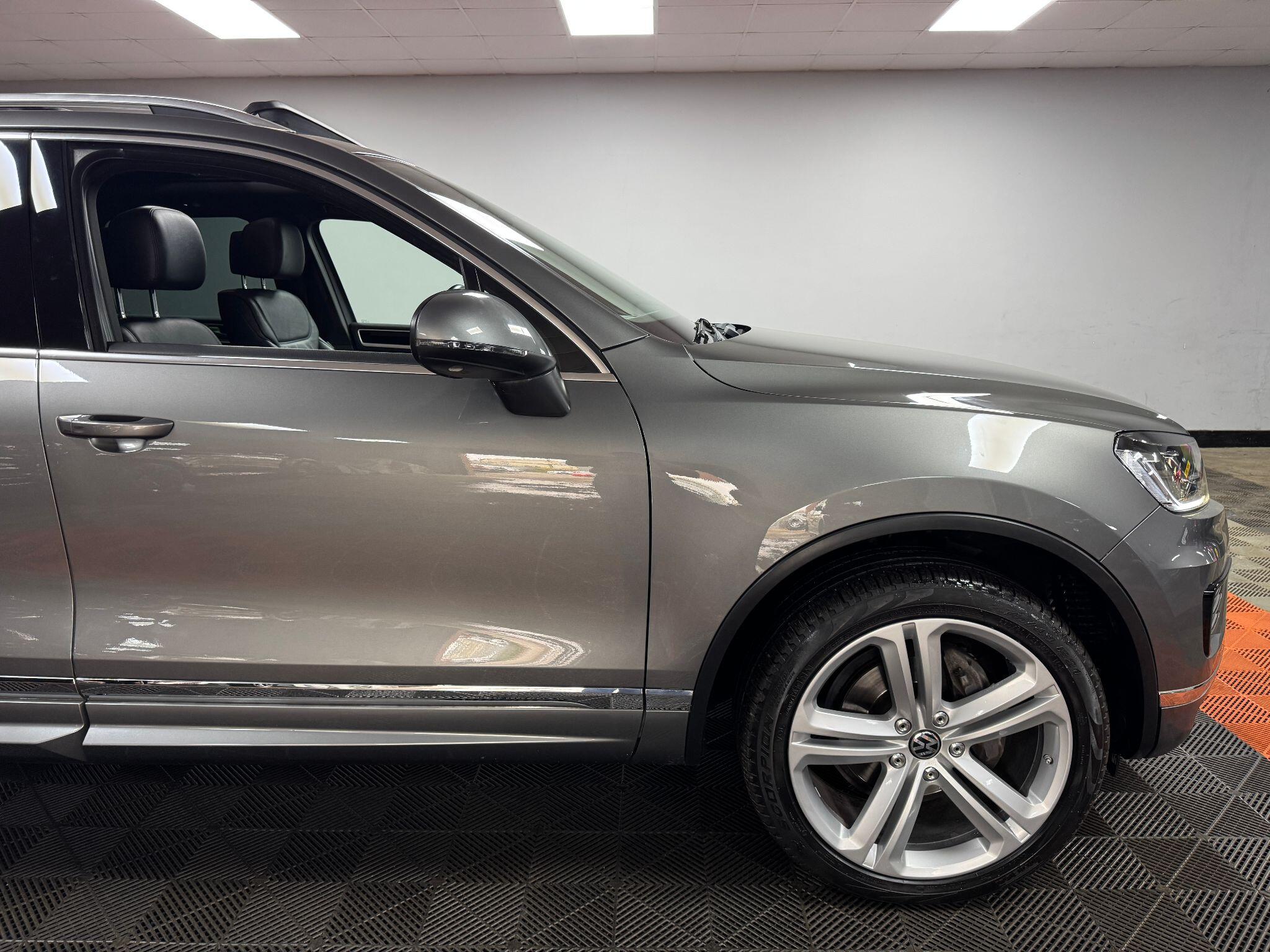 Volkswagen Touareg 3.0 TDI V6 BlueMotion Tech R-Line Tiptronic 4WD Euro 6 (s/s) 5dr 5dr Automatic 2015