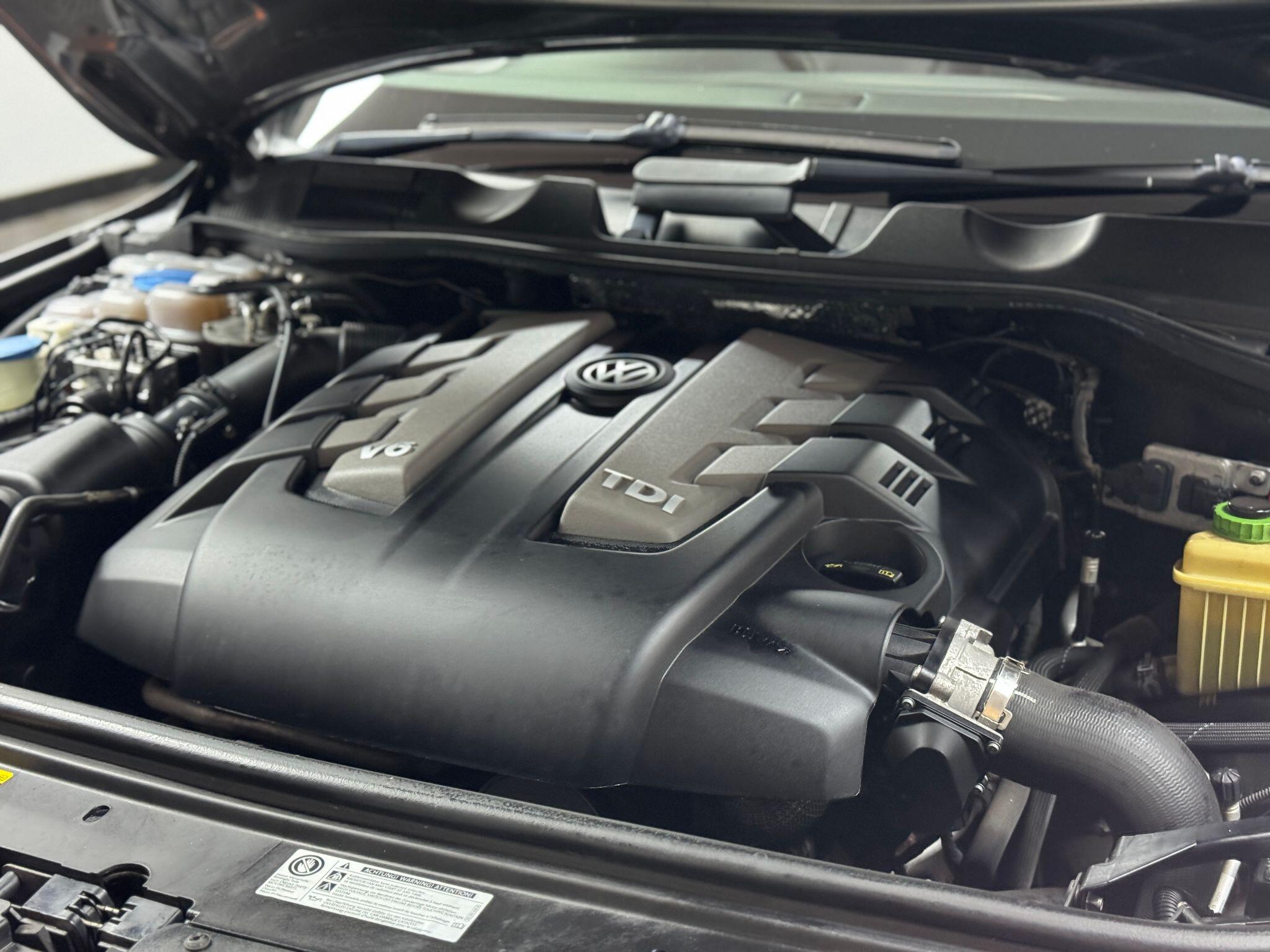 Volkswagen Touareg 3.0 TDI V6 BlueMotion Tech R-Line Tiptronic 4WD Euro 6 (s/s) 5dr 5dr Automatic 2015