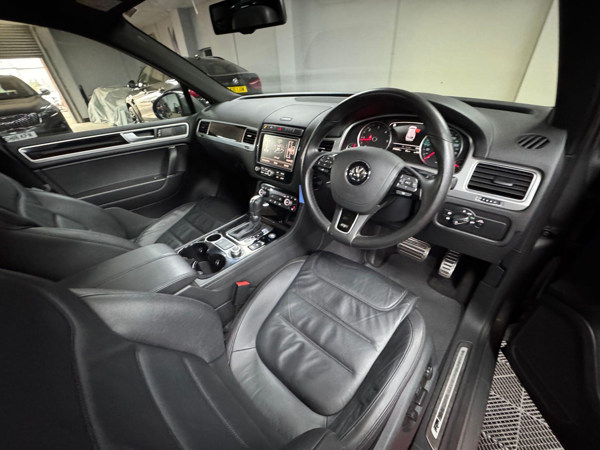 Volkswagen Touareg 3.0 TDI V6 BlueMotion Tech R-Line Tiptronic 4WD Euro 6 (s/s) 5dr 5dr Automatic 2015