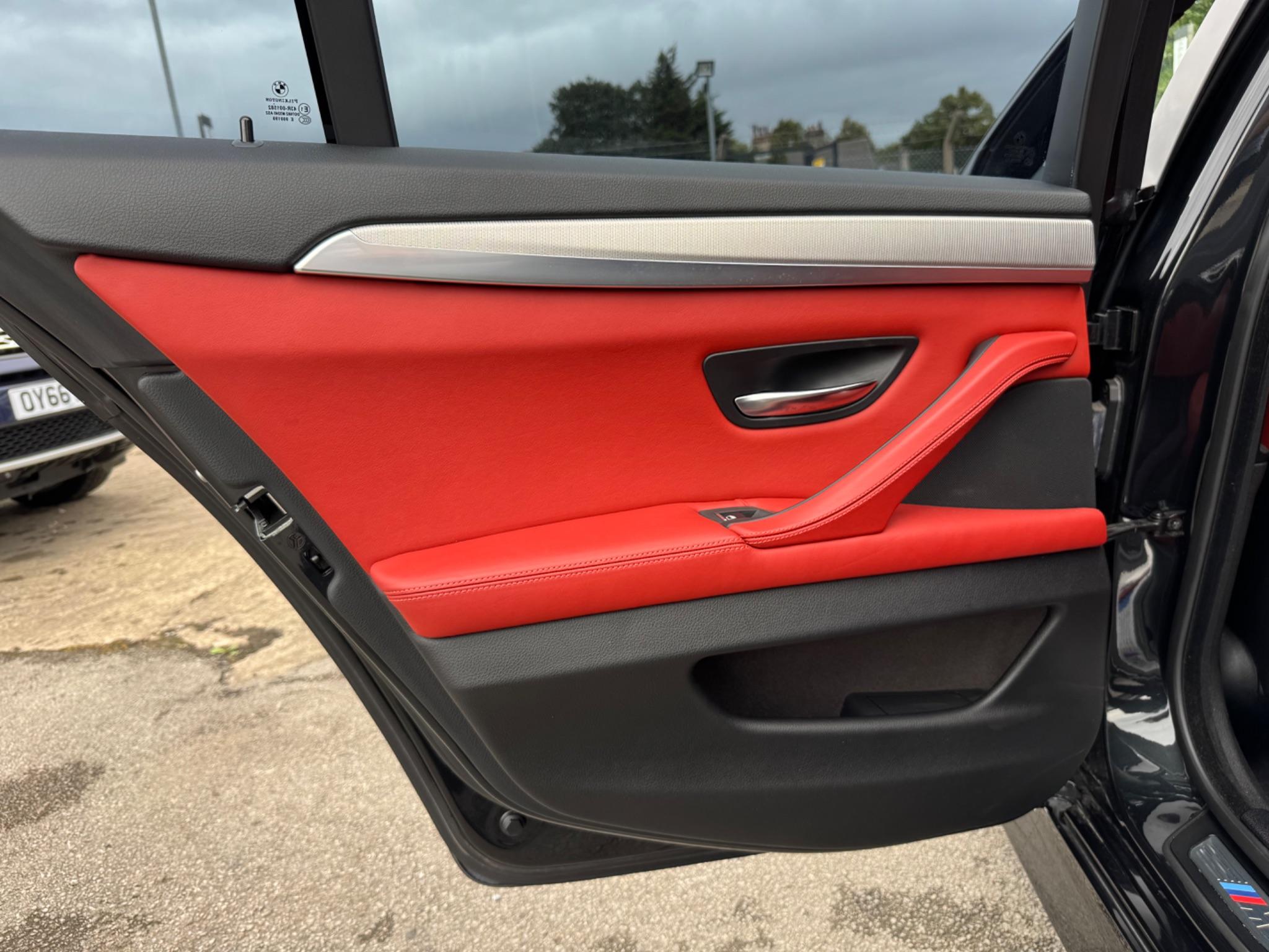 BMW M5 4.4 V8 DCT Euro 5 (s/s) 4dr 4dr Automatic 2012