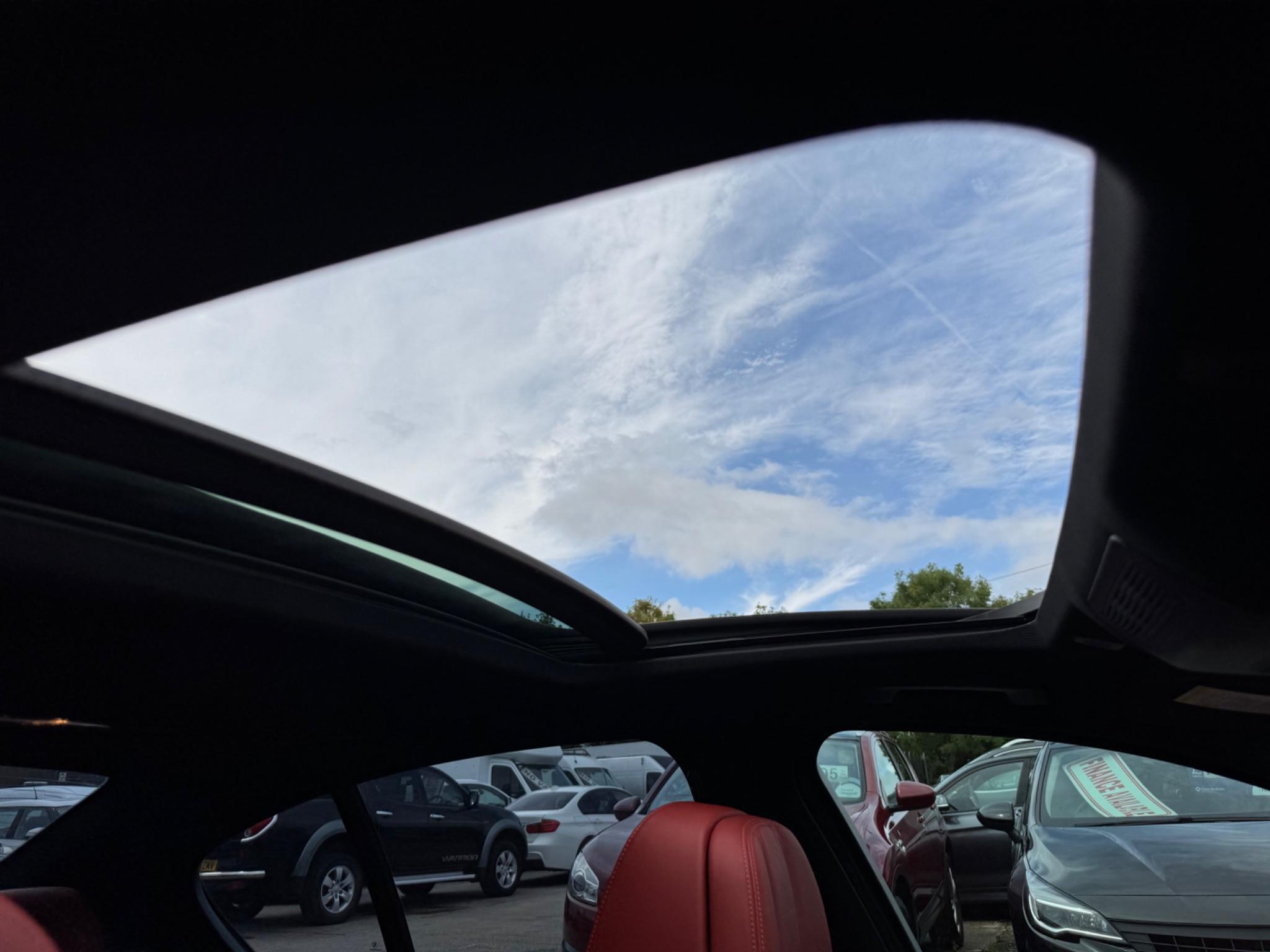 BMW M5 4.4 V8 DCT Euro 5 (s/s) 4dr 4dr Automatic 2012