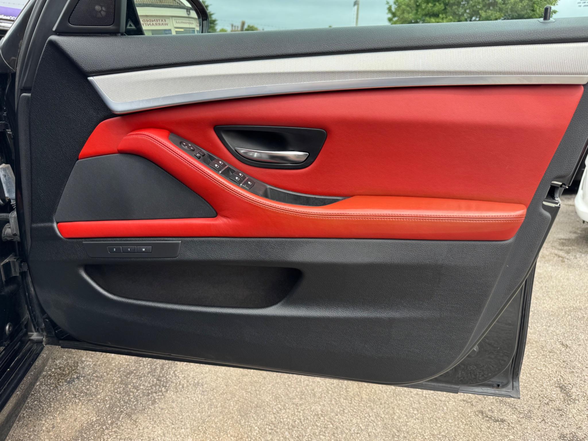 BMW M5 4.4 V8 DCT Euro 5 (s/s) 4dr 4dr Automatic 2012