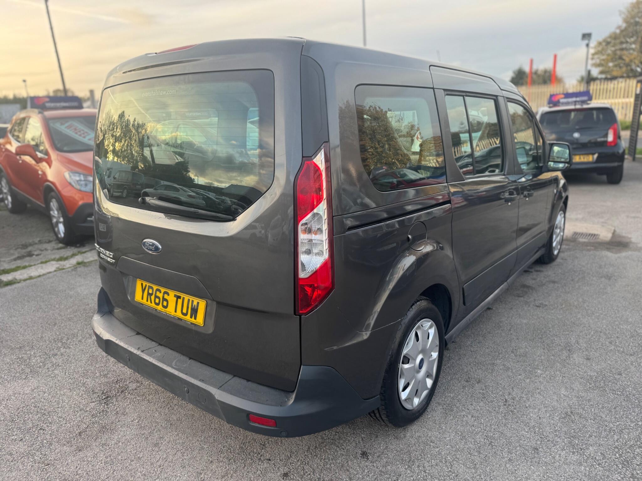 Ford Grand Tourneo Connect 1.5 TDCi Zetec Euro 6 (s/s) 5dr 5dr Manual 2017