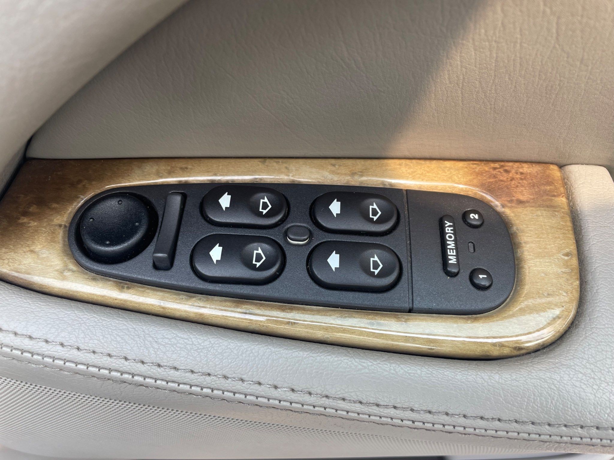 Jaguar S-Type 3.0 V6 SE 4dr 4dr Automatic 2001