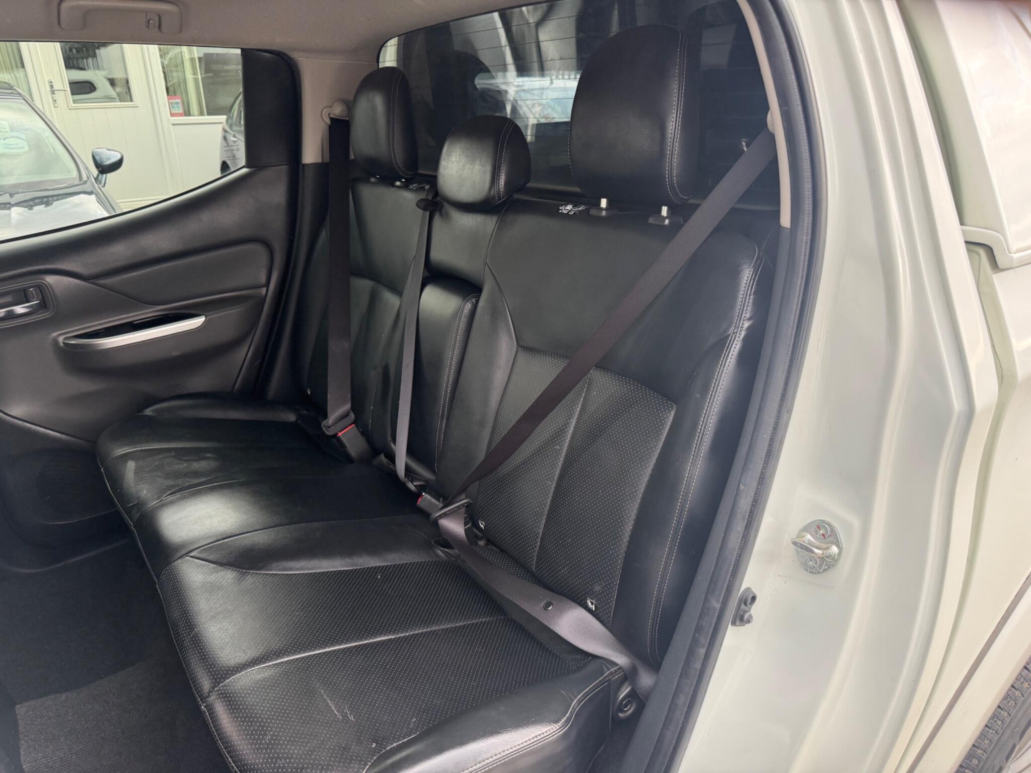 Mitsubishi L200 2.4 DI-D DC Warrior 4WD Euro 6 4dr 4dr Manual 2017