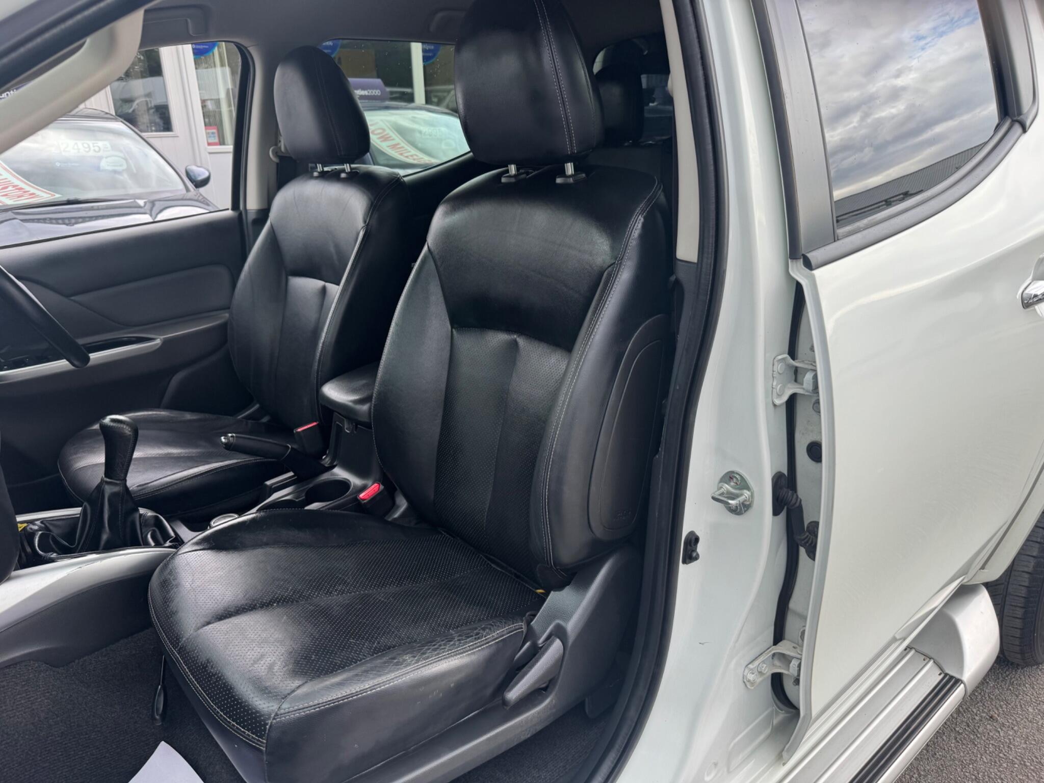 Mitsubishi L200 2.4 DI-D DC Warrior 4WD Euro 6 4dr 4dr Manual 2017