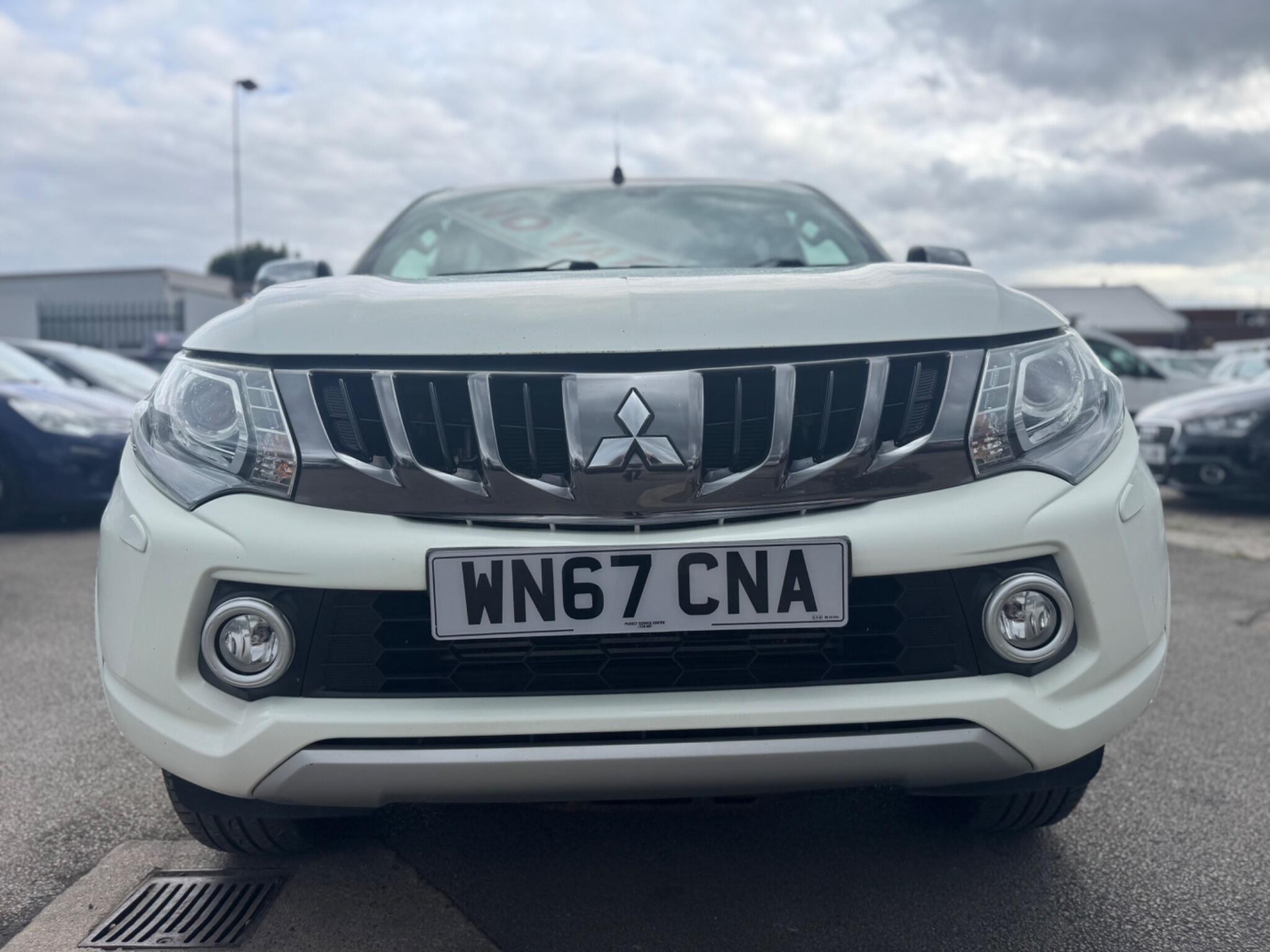 Mitsubishi L200 2.4 DI-D DC Warrior 4WD Euro 6 4dr 4dr Manual 2017