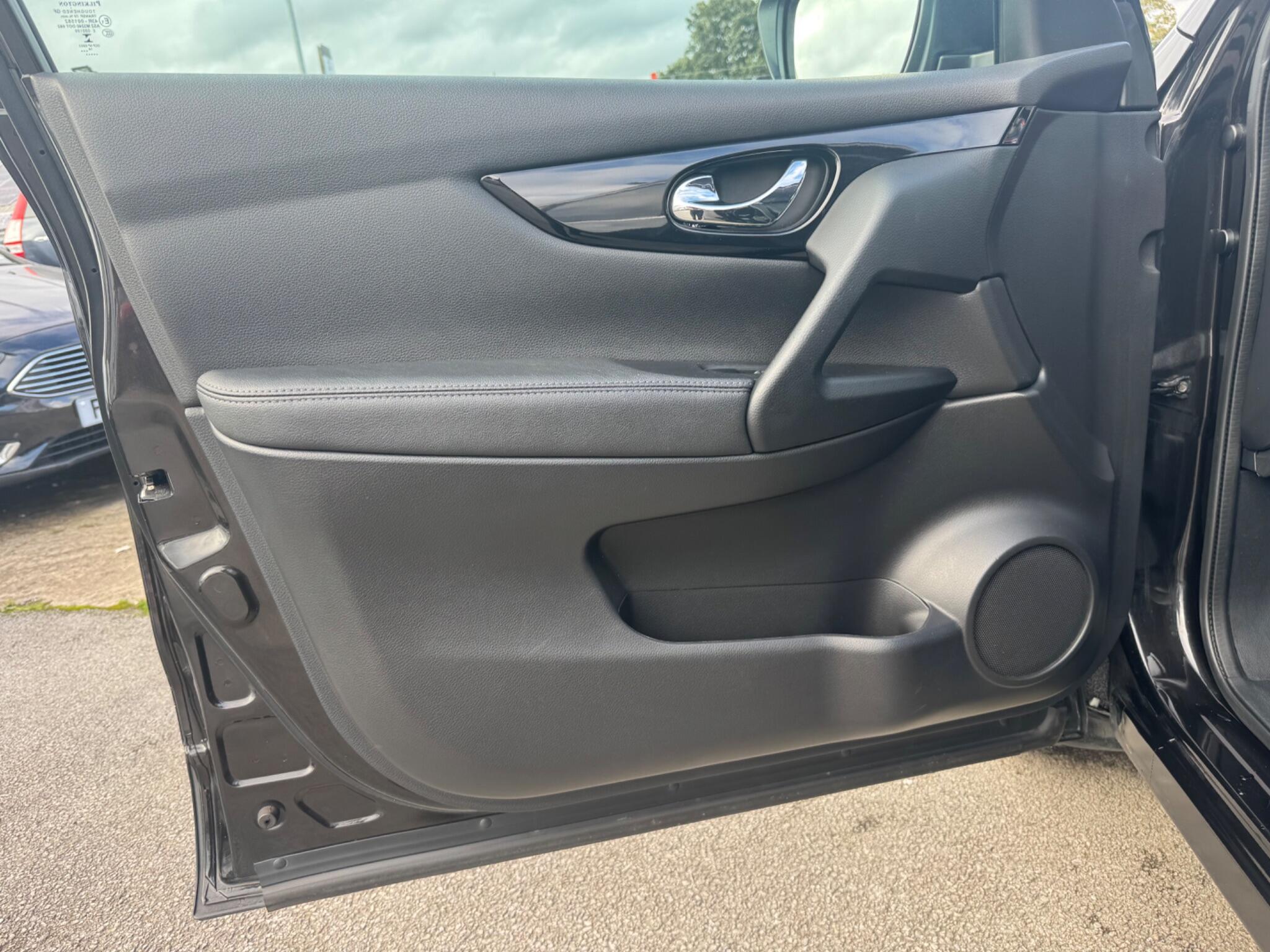 Nissan Qashqai 1.5 dCi Tekna 2WD Euro 5 (s/s) 5dr 5dr Manual 2014