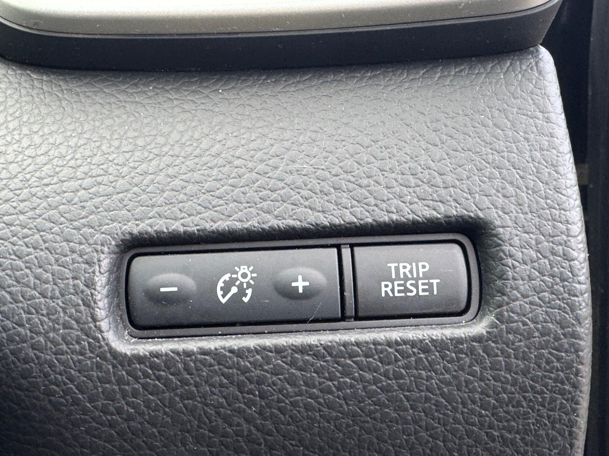 Nissan Qashqai 1.5 dCi Tekna 2WD Euro 5 (s/s) 5dr 5dr Manual 2014