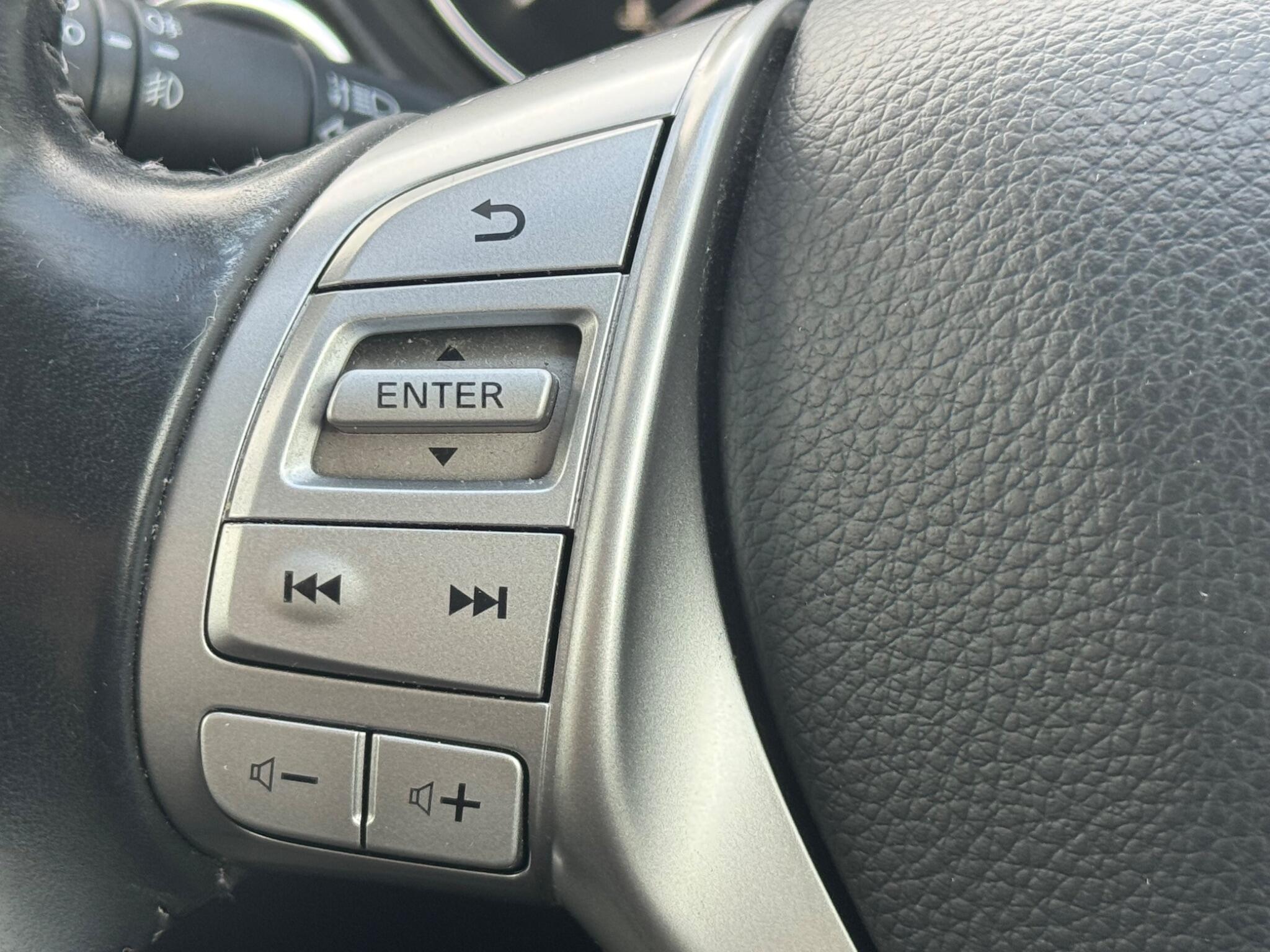 Nissan Qashqai 1.5 dCi Tekna 2WD Euro 5 (s/s) 5dr 5dr Manual 2014