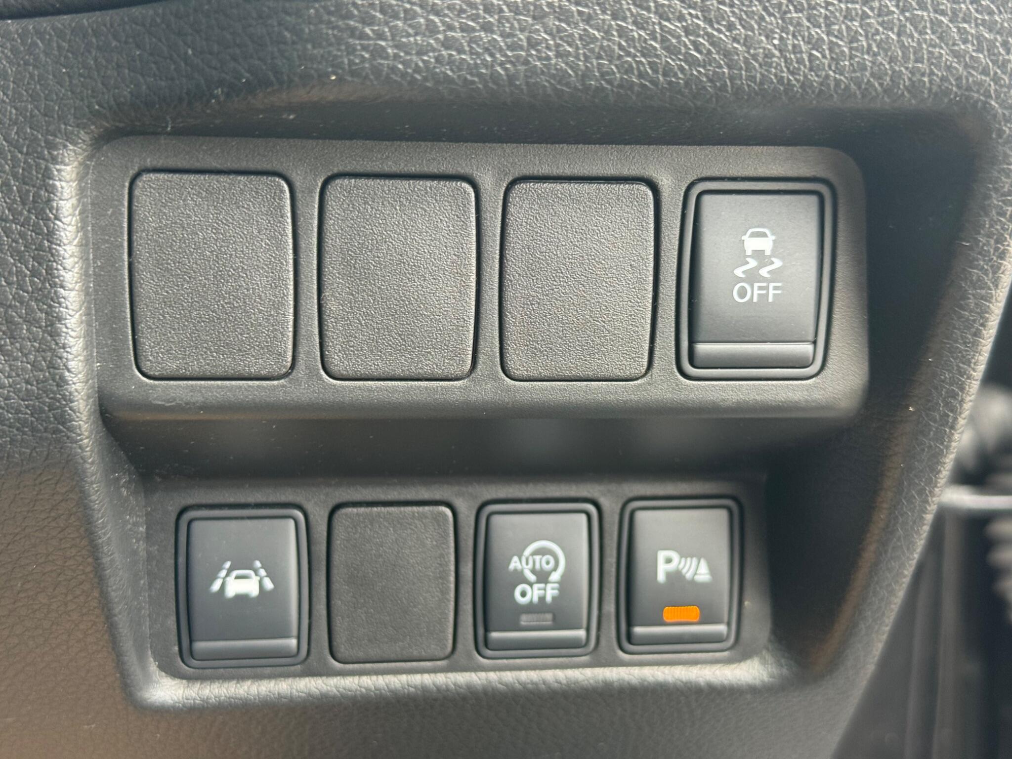 Nissan Qashqai 1.5 dCi Tekna 2WD Euro 5 (s/s) 5dr 5dr Manual 2014