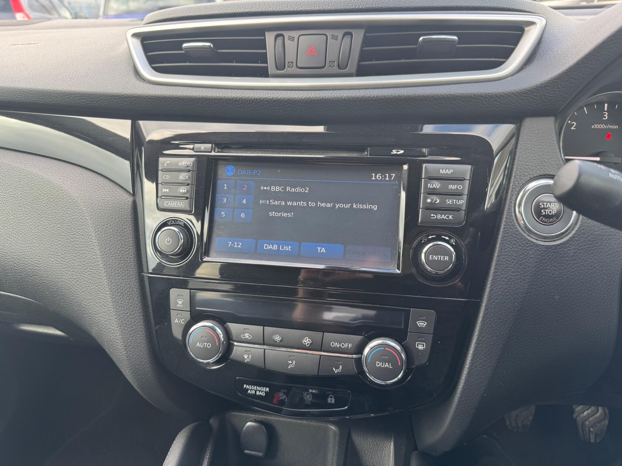 Nissan Qashqai 1.5 dCi Tekna 2WD Euro 5 (s/s) 5dr 5dr Manual 2014