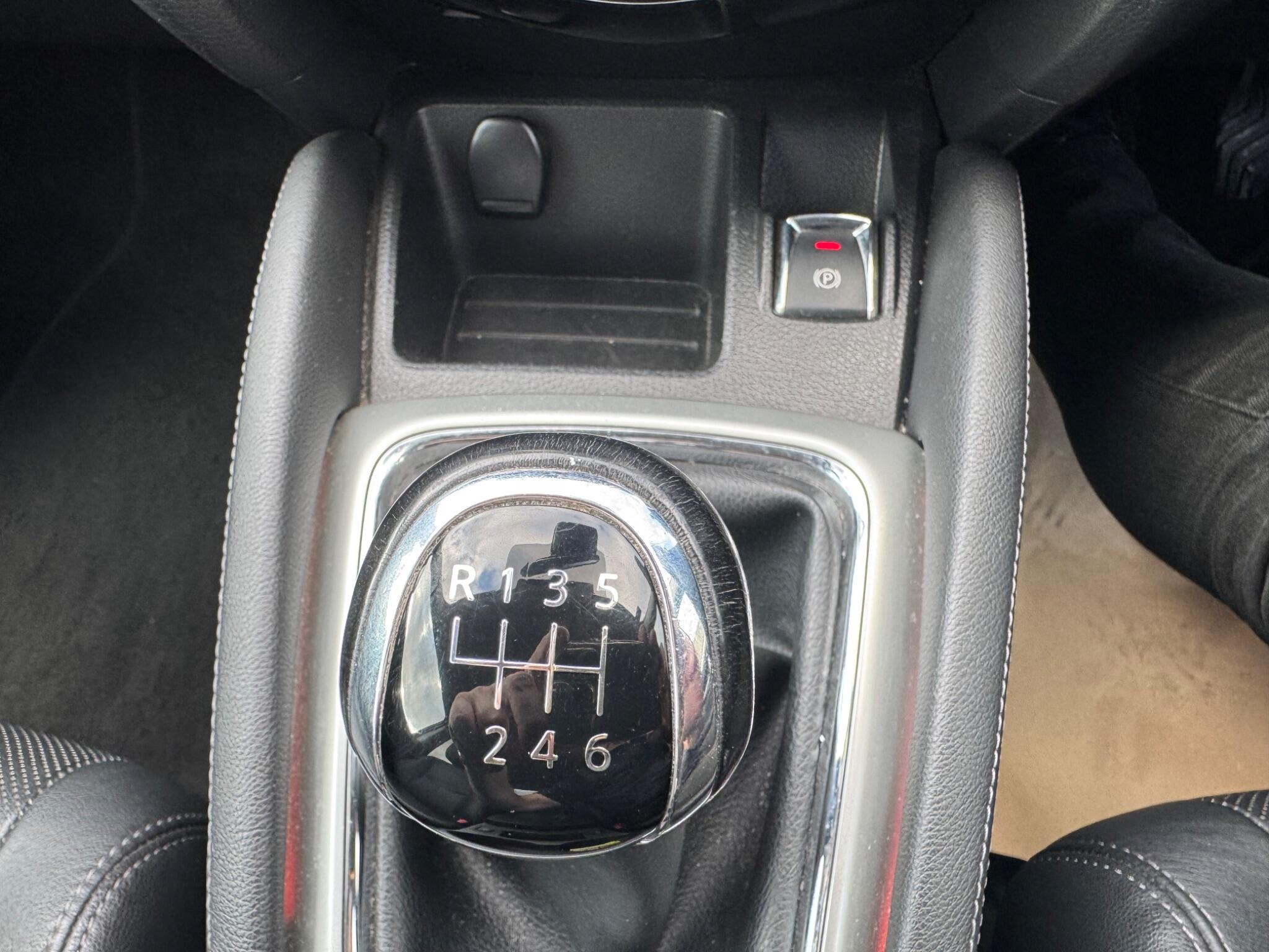 Nissan Qashqai 1.5 dCi Tekna 2WD Euro 5 (s/s) 5dr 5dr Manual 2014