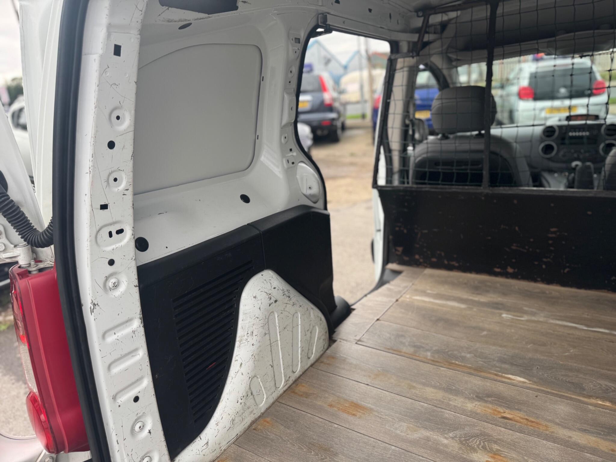 Peugeot Partner 1.6 HDi 850 S L1 4dr 4dr Manual 2011