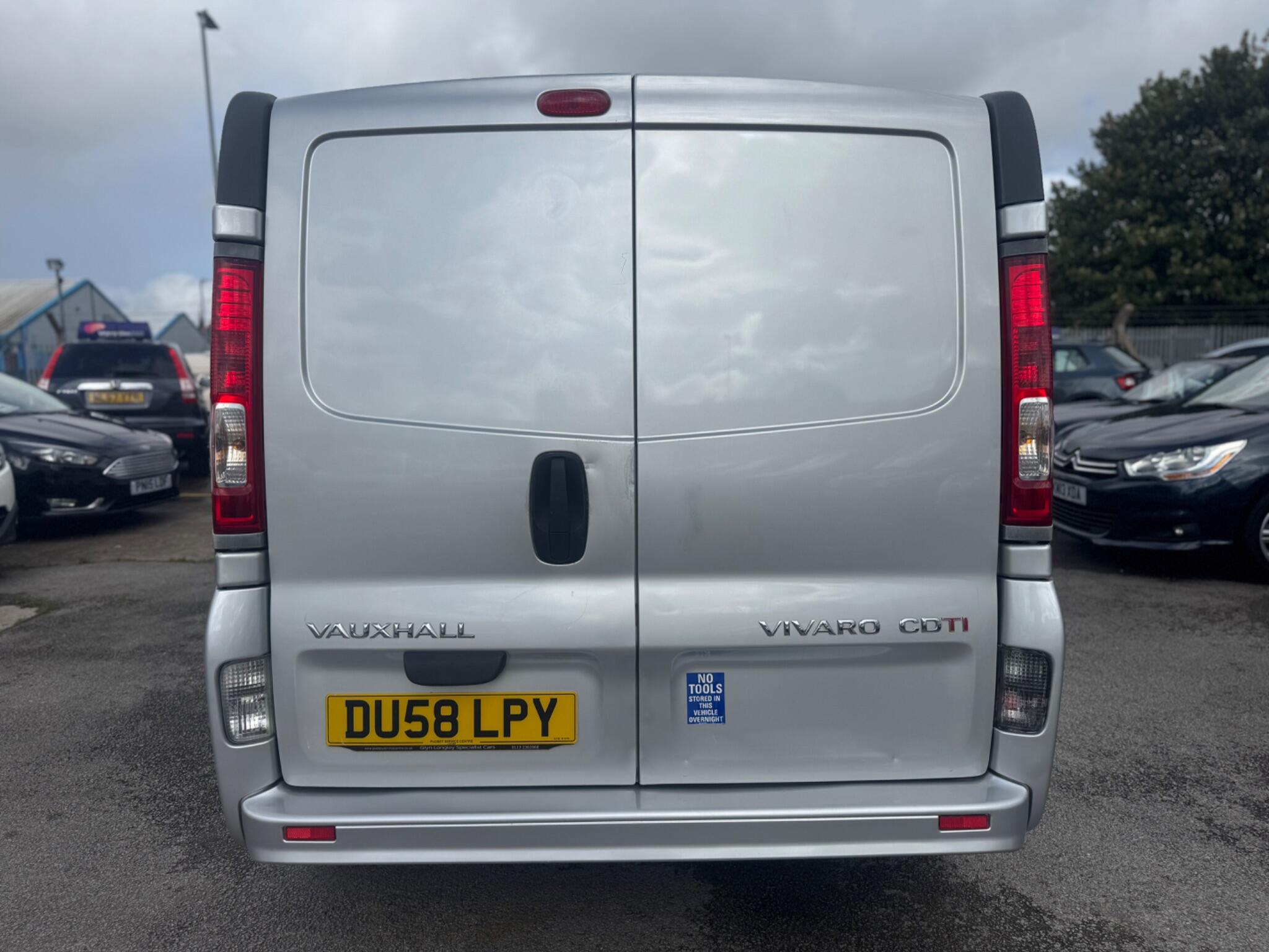 Vauxhall Vivaro 2.0 2900 CDTi Sportive Crew Van FWD L3 5dr 5dr Manual 2008