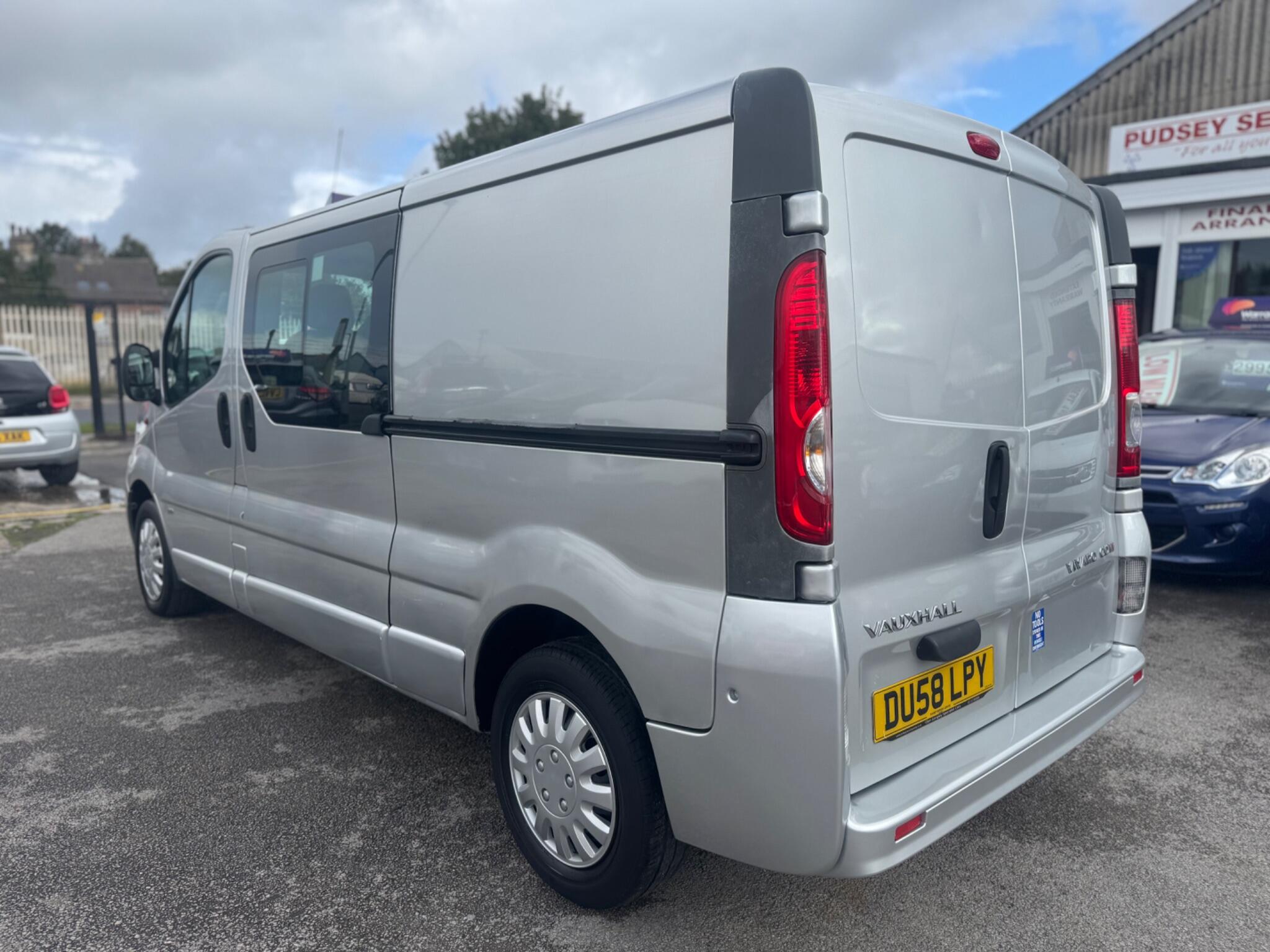 Vauxhall Vivaro 2.0 2900 CDTi Sportive Crew Van FWD L3 5dr 5dr Manual 2008