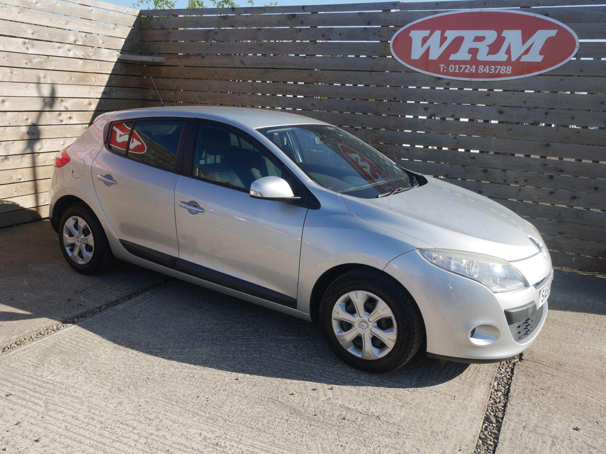 2010 Renault Megane 1.6 16V Expression Hatchback 5dr Petrol Manual Euro 4 (100 ps), exterior view 3