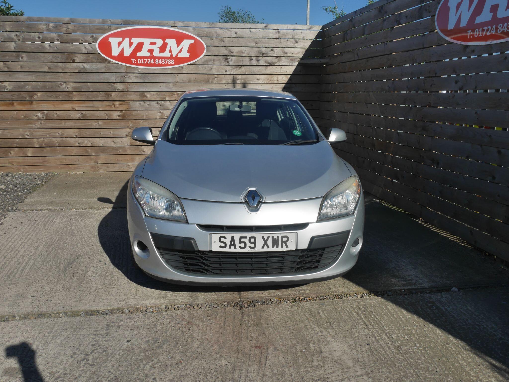 2010 Renault Megane 1.6 16V Expression Hatchback 5dr Petrol Manual Euro 4 (100 ps), exterior view 4