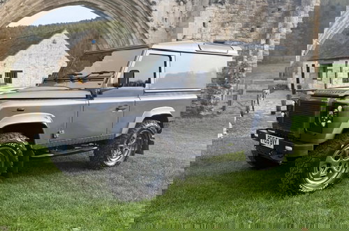 Land Rover Defender 90