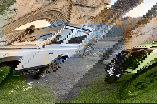 Land Rover Defender 90