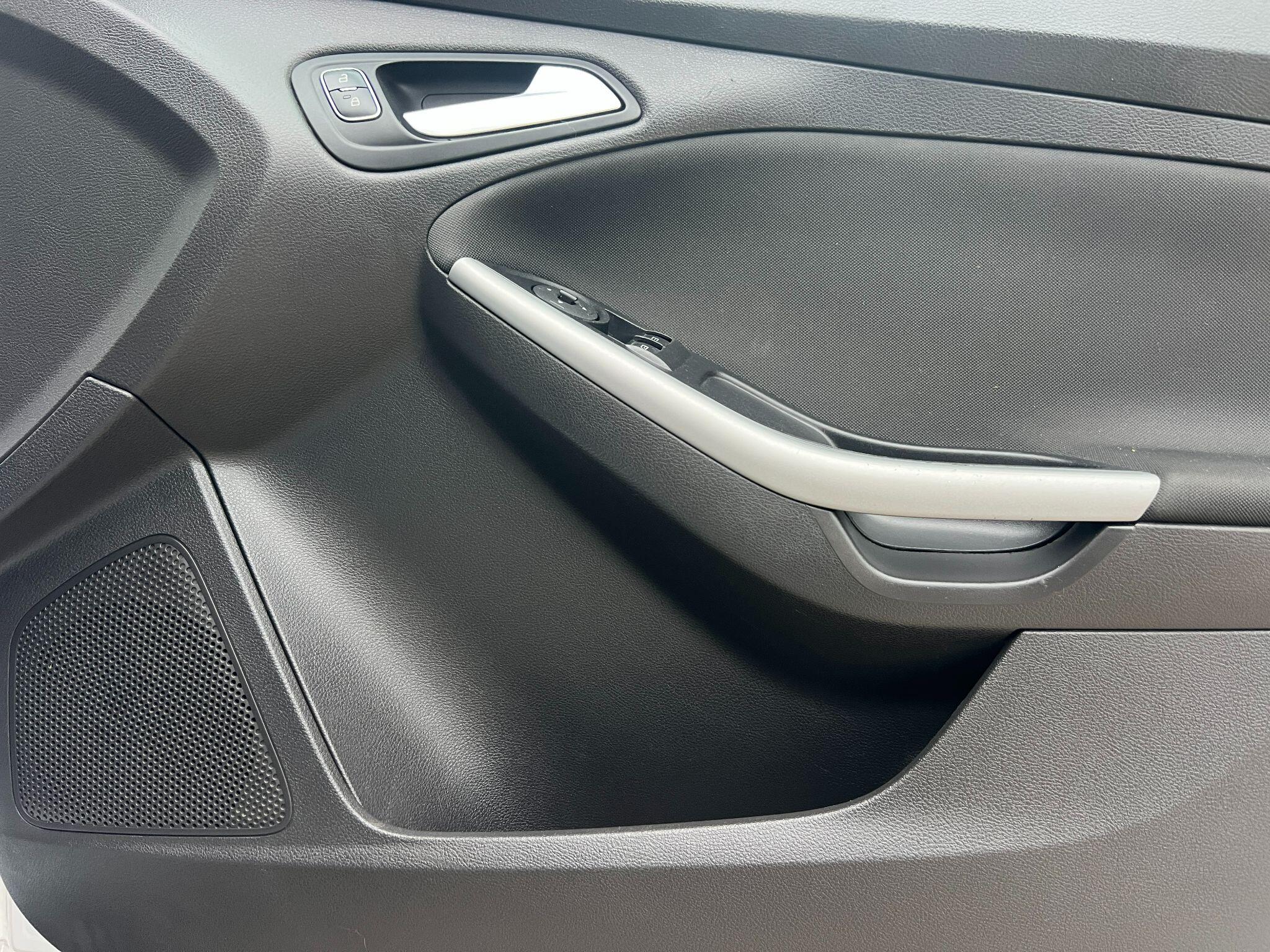 Ford Focus 1.6 TDCi Zetec Euro 5 (s/s) 5dr 5dr Manual 2015