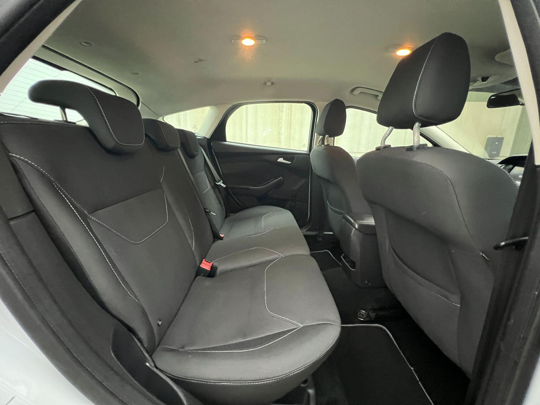 Ford Focus 1.6 TDCi Zetec Euro 5 (s/s) 5dr 5dr Manual 2015