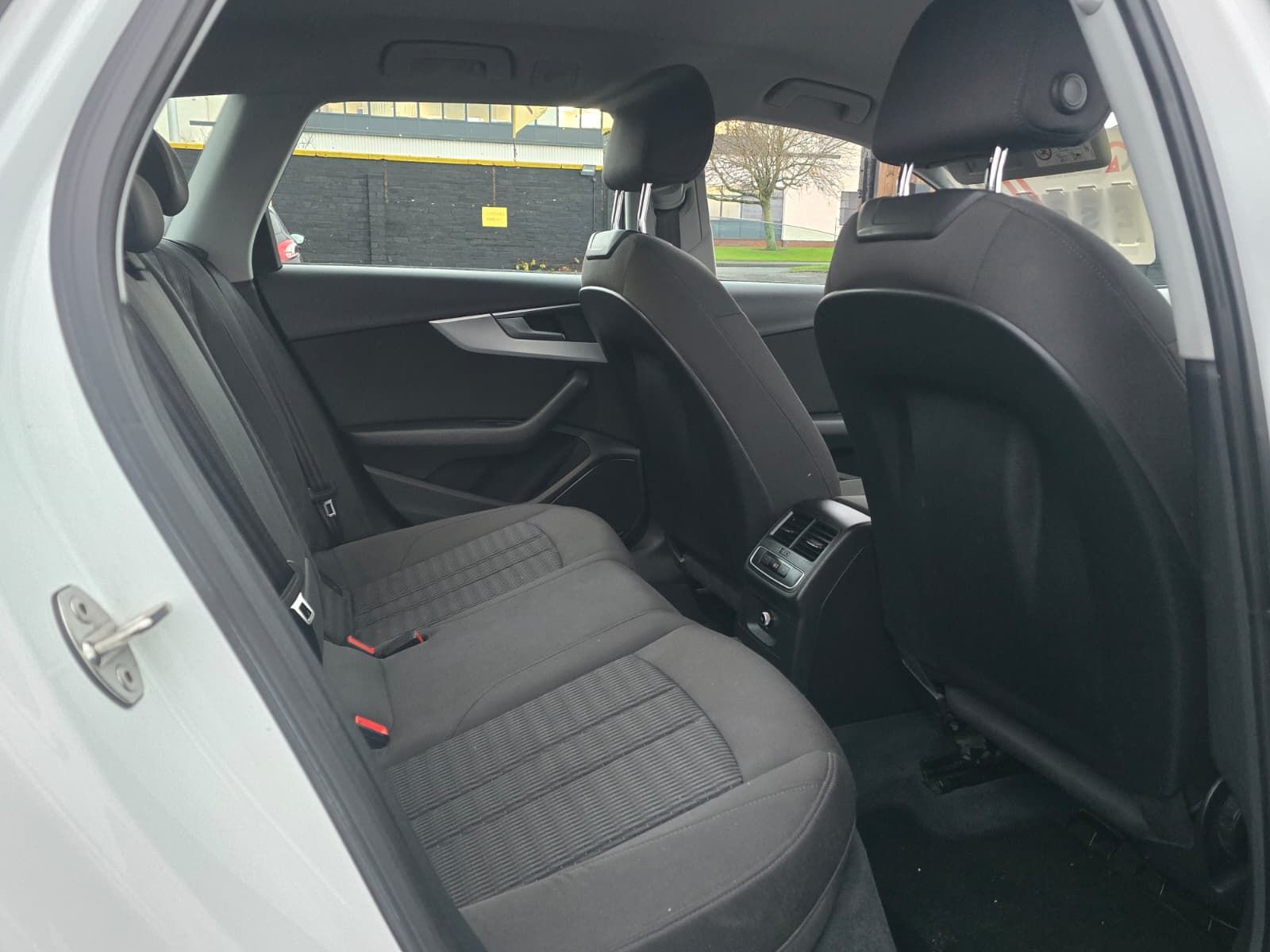 Audi A4 2.0L SE Ultra TDI Estate 5dr Diesel Manual Euro 6 (148 bhp) 5dr Manual 2025