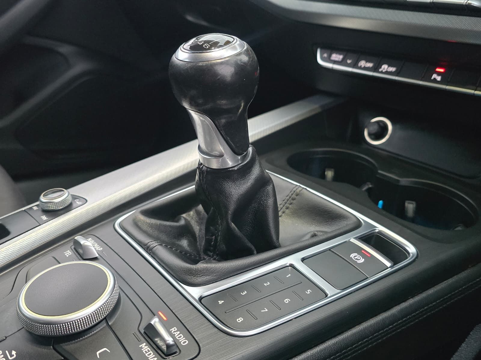 Audi A4 2.0L SE Ultra TDI Estate 5dr Diesel Manual Euro 6 (148 bhp) 5dr Manual 2025