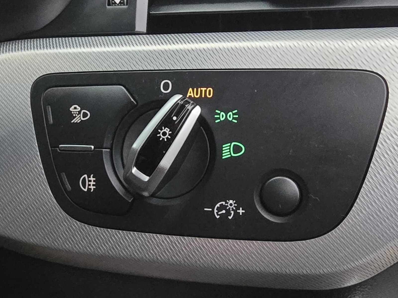 Audi A4 2.0L SE Ultra TDI Estate 5dr Diesel Manual Euro 6 (148 bhp) 5dr Manual 2025