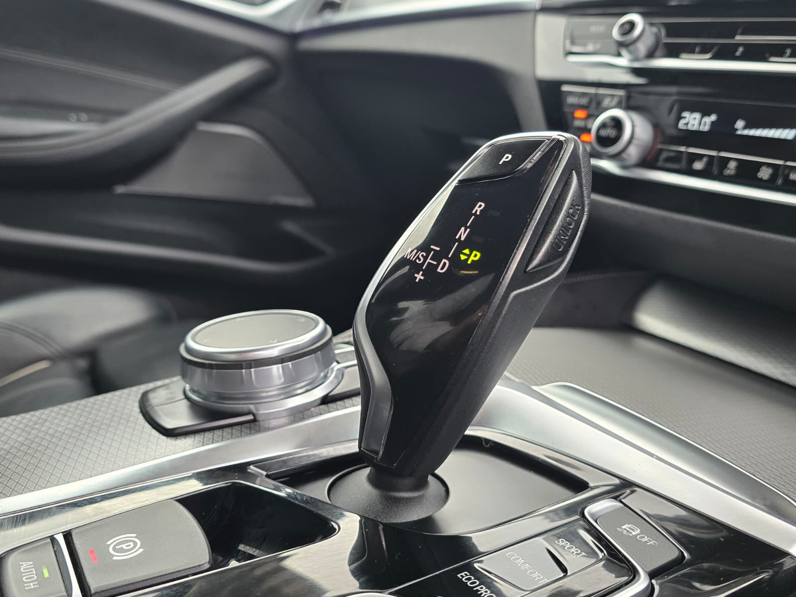 BMW 5 Series 2.0L 520d xDrive M Sport Auto Saloon 4dr Diesel Automatic Euro 6 (188 bhp) 4dr Automatic 2025