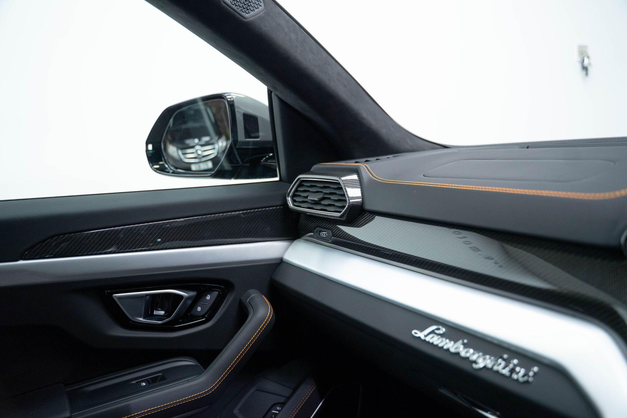 2021 Lamborghini URUS 4.0 V8 BiTurbo Auto 4WD Euro 6 5dr, exterior view 3