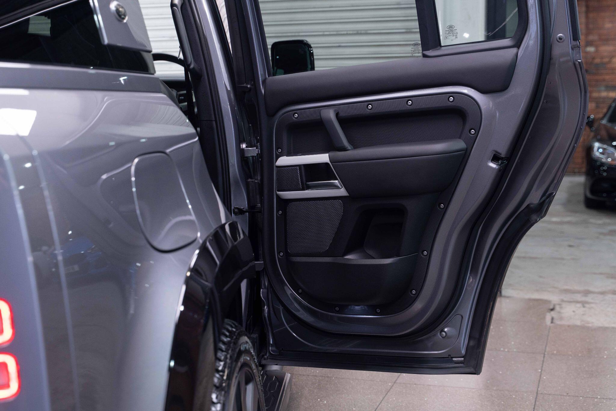 Land Rover DEFENDER 110 3.0 D300 MHEV HSE SUV 5dr Diesel Auto 4WD Euro 6 (s/s) (300 ps) 5dr Automatic 2026