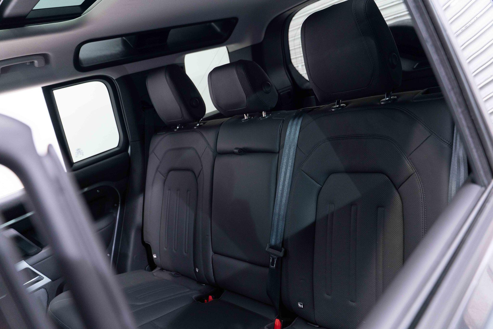 Land Rover DEFENDER 110 3.0 D300 MHEV HSE SUV 5dr Diesel Auto 4WD Euro 6 (s/s) (300 ps) 5dr Automatic 2026