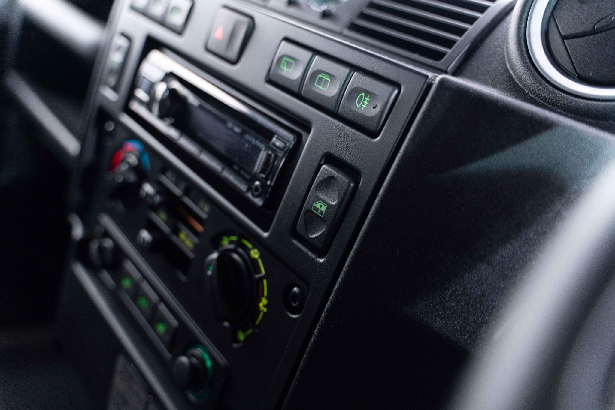 Land Rover Defender 90 2.2 TDCi XS 4WD SWB Euro 5 3dr 3dr Manual 2026