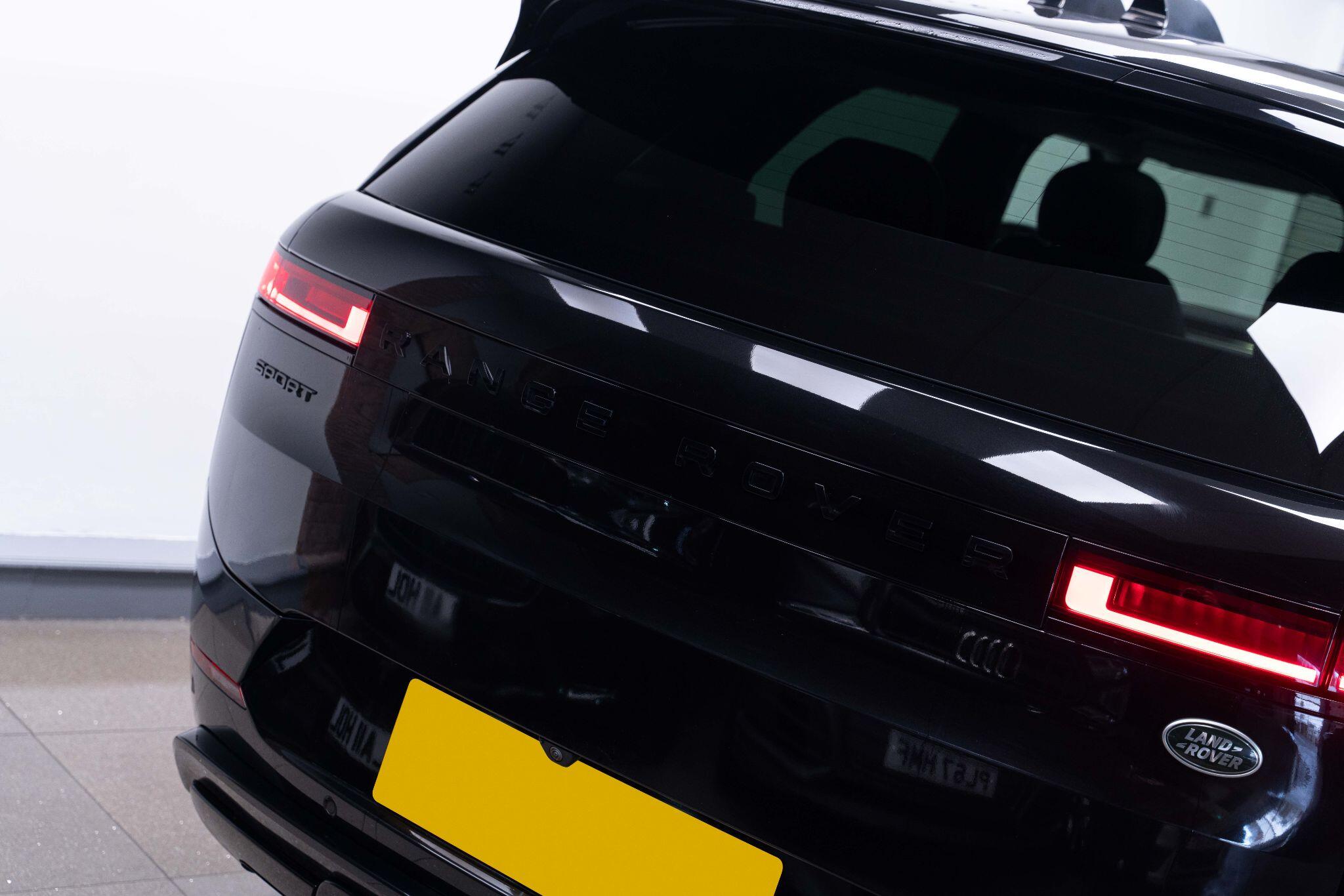 Land Rover Range Rover Sport 3.0 D300 MHEV Autobiography Auto 4WD Euro 6 (s/s) 5dr 5dr Automatic 2026