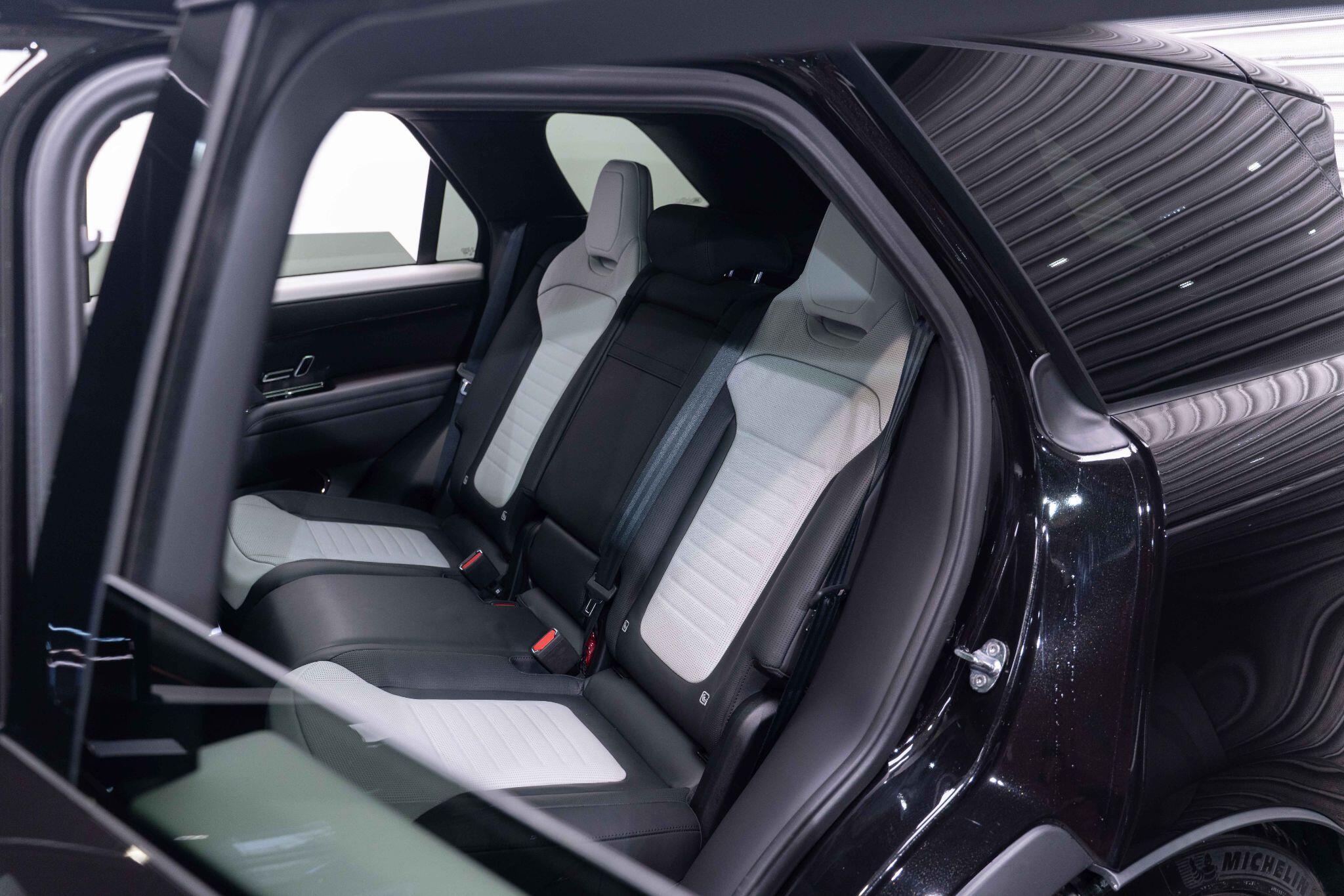 Land Rover Range Rover Sport 4.4 P635 V8 MHEV SV Edition One Gloss Auto 4WD Euro 6 (s/s) 5dr 5dr Automatic 2025