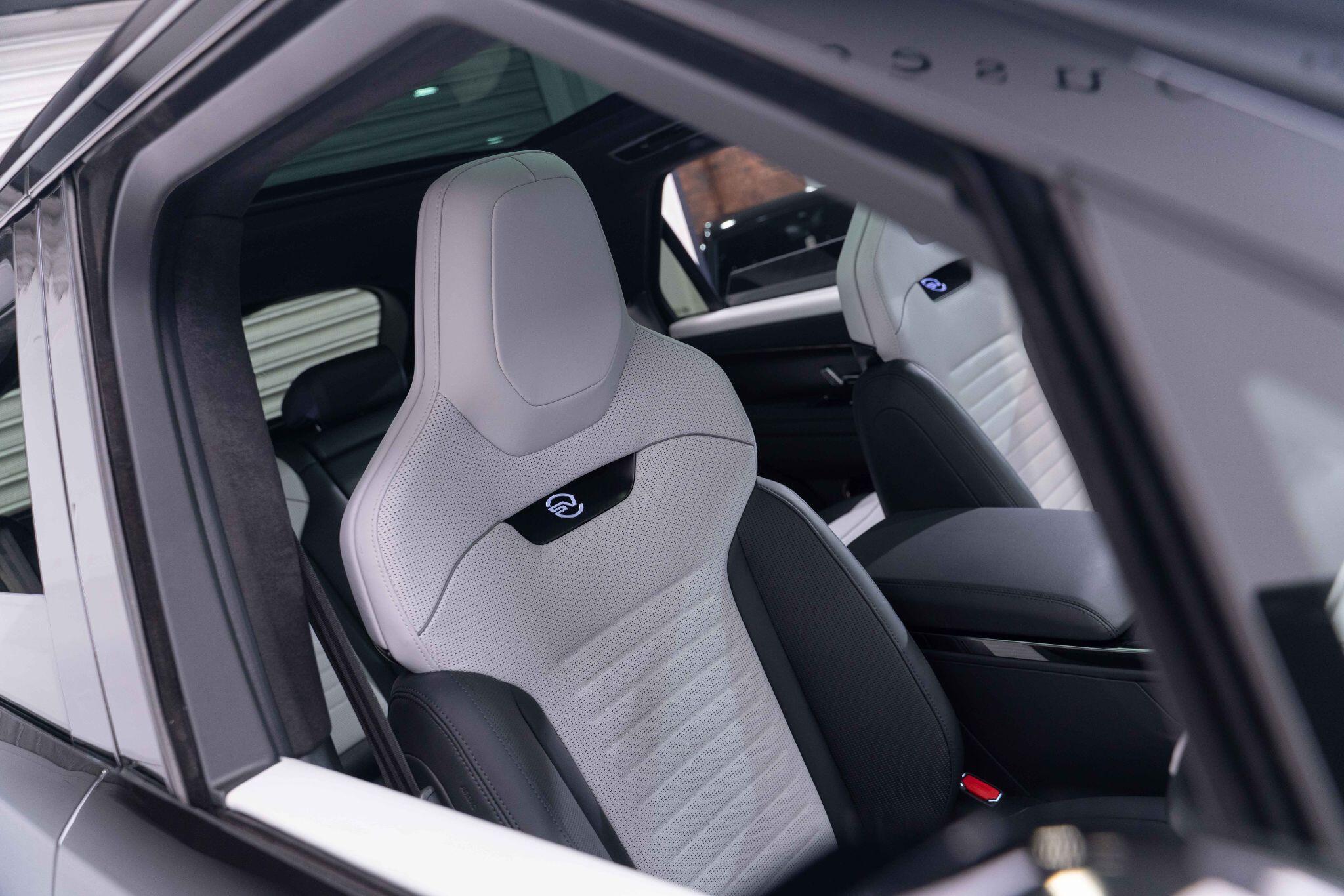 Land Rover Range Rover Sport 4.4 P635 V8 MHEV SV Edition One Gloss Auto 4WD Euro 6 (s/s) 5dr 5dr Automatic 2025