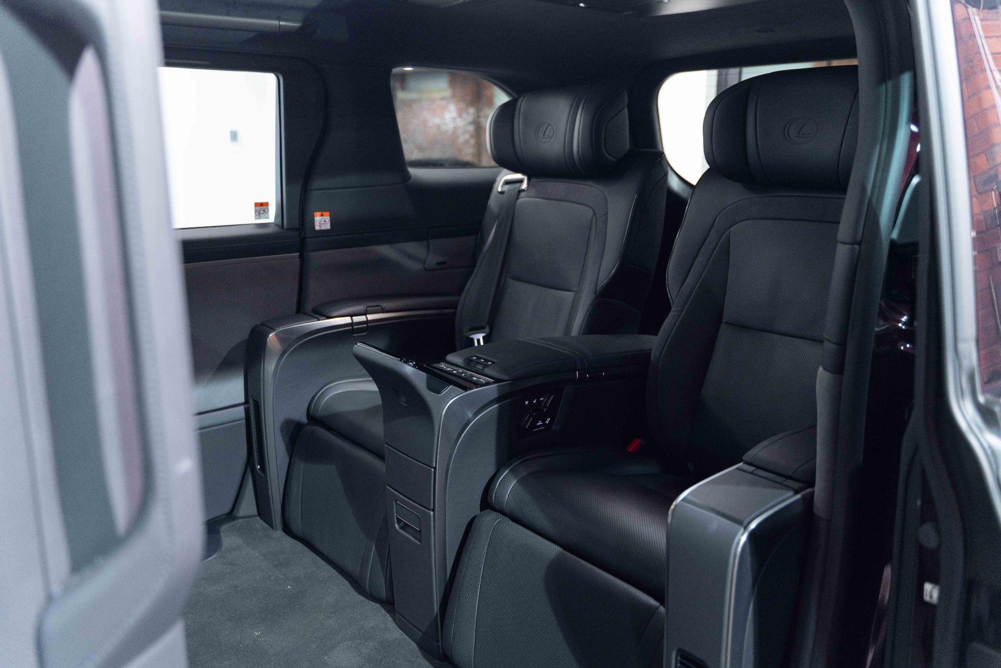 Lexus Lm 2.5 350h Takumi E-CVT AWD Euro 6 (s/s) 5dr 5dr Automatic 2026