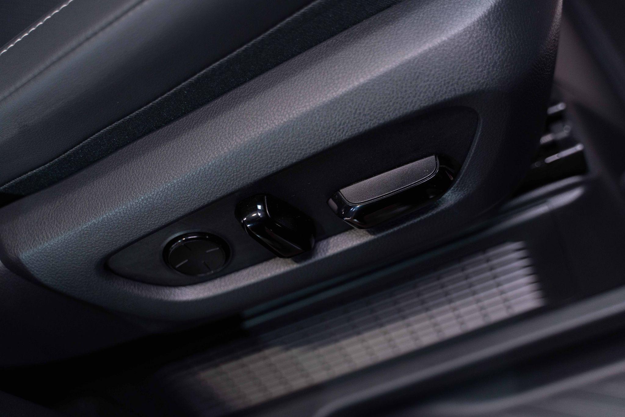 Lexus Lm 2.5 350h Takumi E-CVT AWD Euro 6 (s/s) 5dr 5dr Automatic 2026