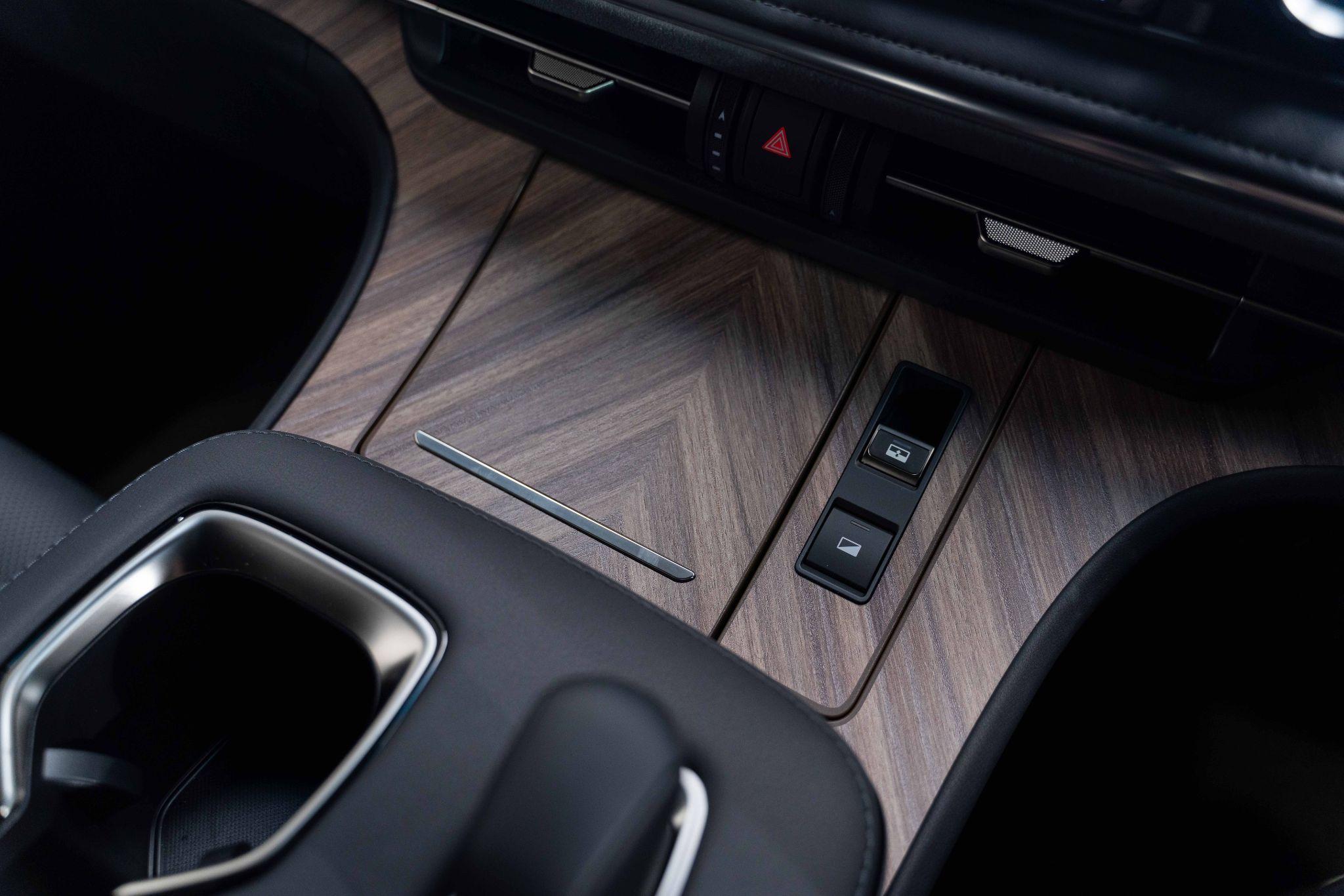 Lexus Lm 2.5 350h Takumi E-CVT AWD Euro 6 (s/s) 5dr 5dr Automatic 2026