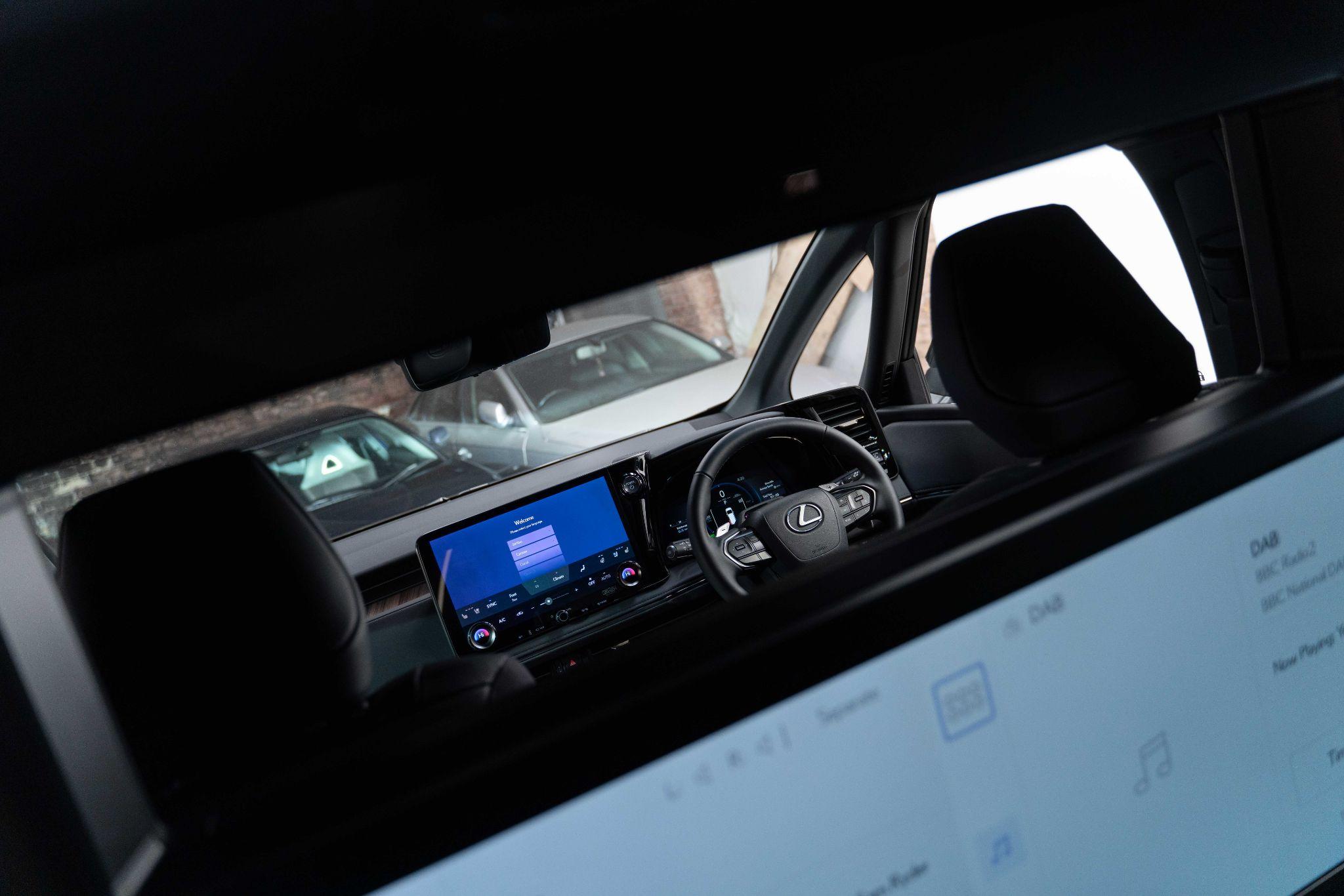 Lexus Lm 2.5 350h Takumi E-CVT AWD Euro 6 (s/s) 5dr 5dr Automatic 2026