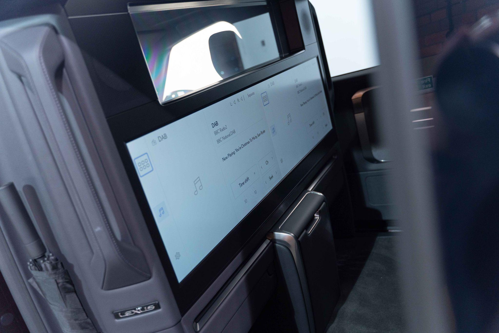 Lexus Lm 2.5 350h Takumi E-CVT AWD Euro 6 (s/s) 5dr 5dr Automatic 2026