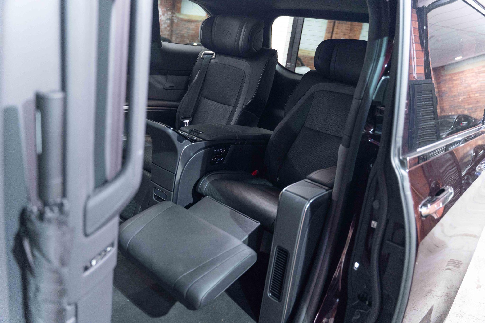 Lexus Lm 2.5 350h Takumi E-CVT AWD Euro 6 (s/s) 5dr 5dr Automatic 2026