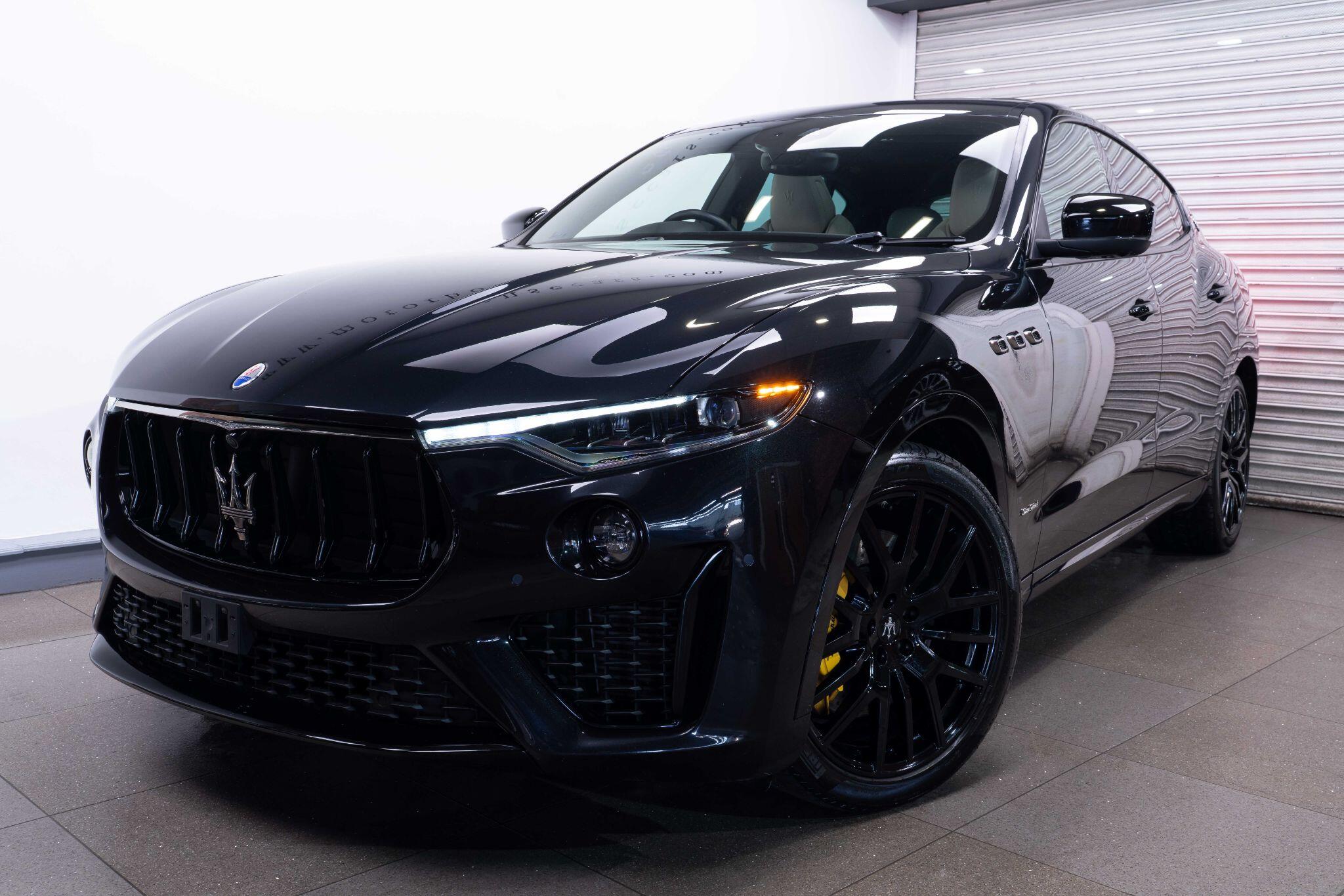 2019 Maserati Levante 3.0 V6 GranSport Nerissimo ZF 4WD Euro 6 (s/s) 5dr, exterior view 3