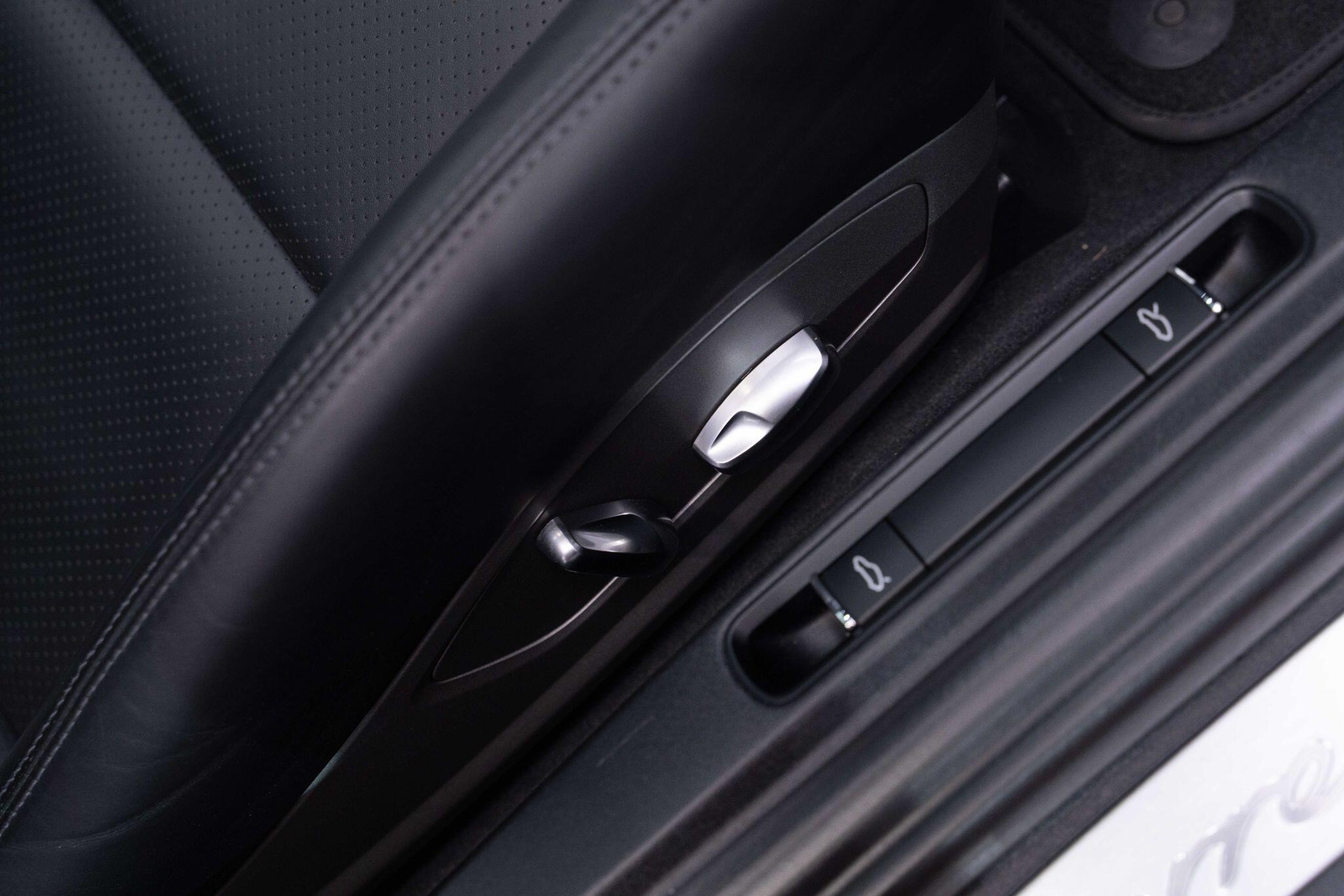Porsche 911 3.8 991 Carrera S Coupe 2dr Petrol PDK Euro 6 (s/s) (400 ps) 2dr Automatic 2025