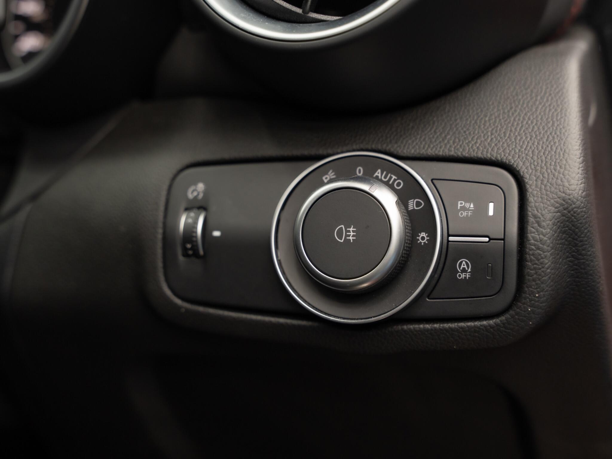 Alfa Romeo Giulia 2.9 V6 Bi-Turbo Quadrifoglio Auto Euro 6 (s/s) 4dr 4dr Automatic 2026