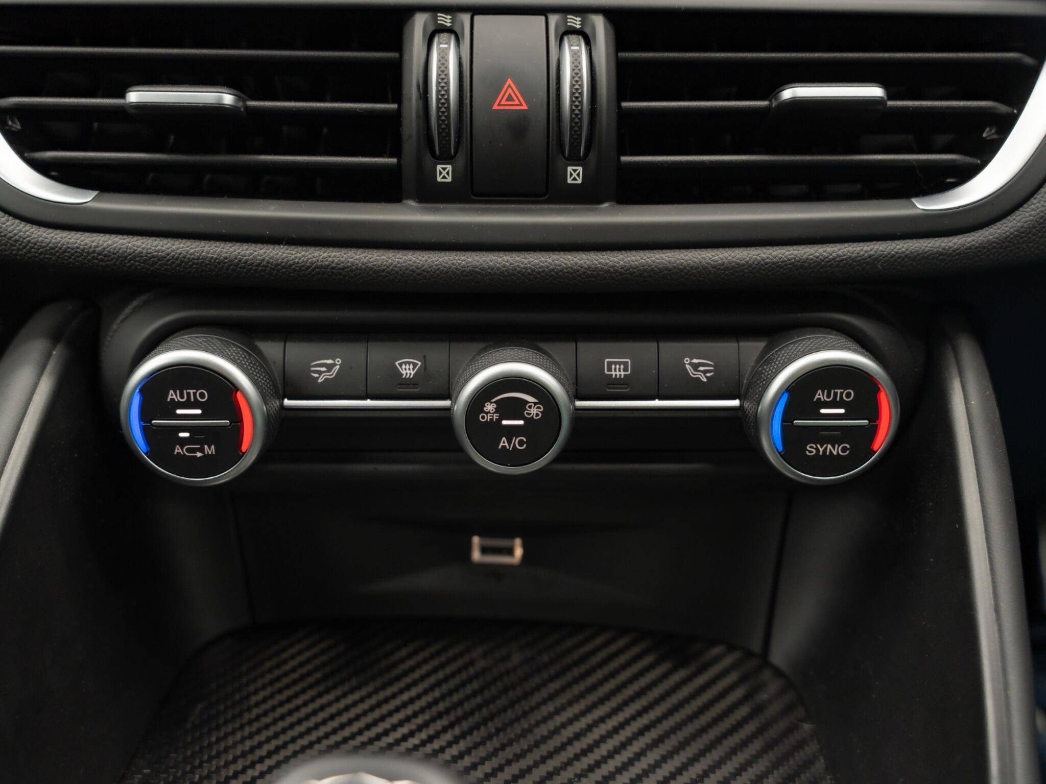 Alfa Romeo Giulia 2.9 V6 Bi-Turbo Quadrifoglio Auto Euro 6 (s/s) 4dr 4dr Automatic 2026