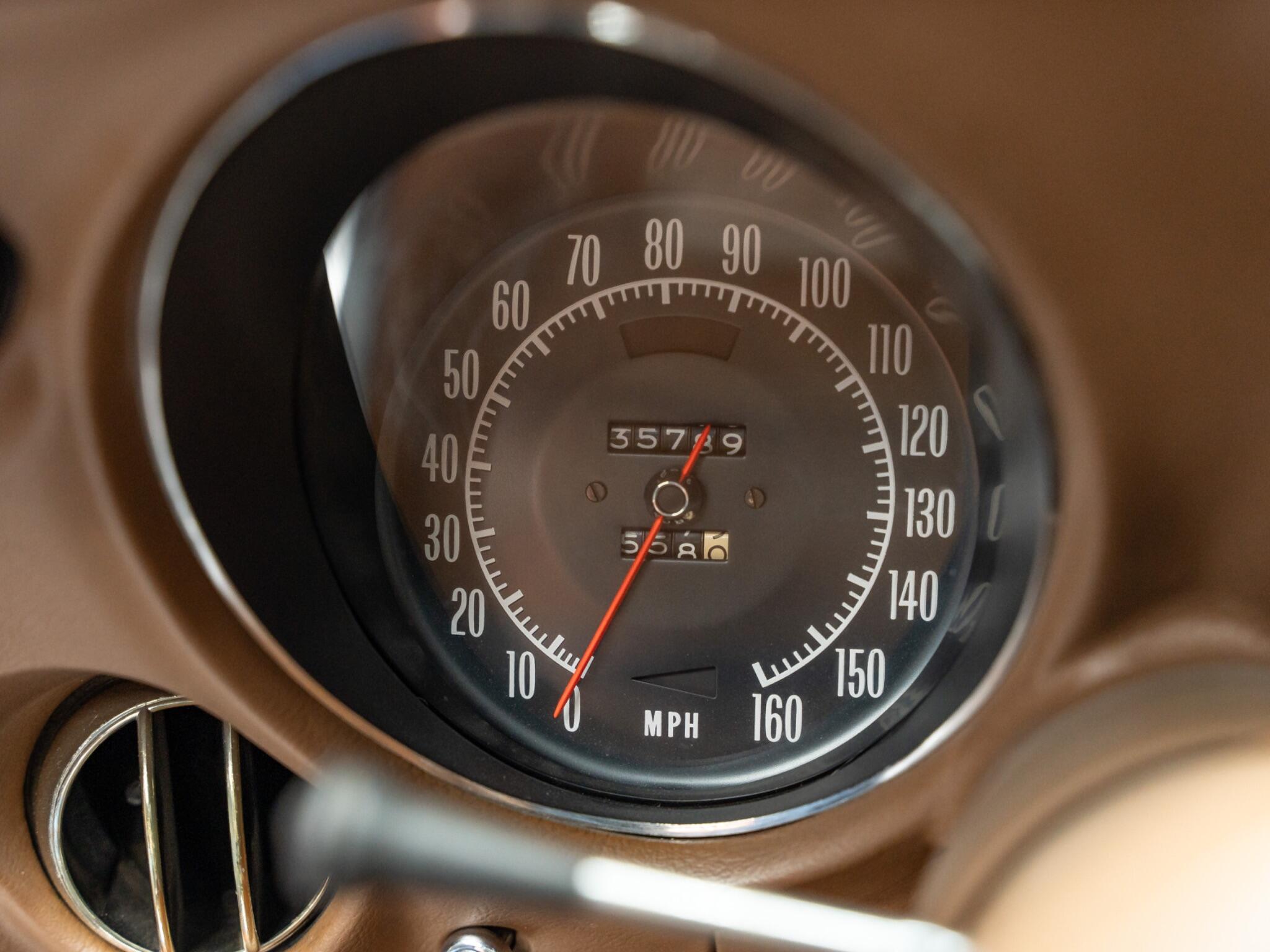 Corvette Stingray 2dr Manual 2026